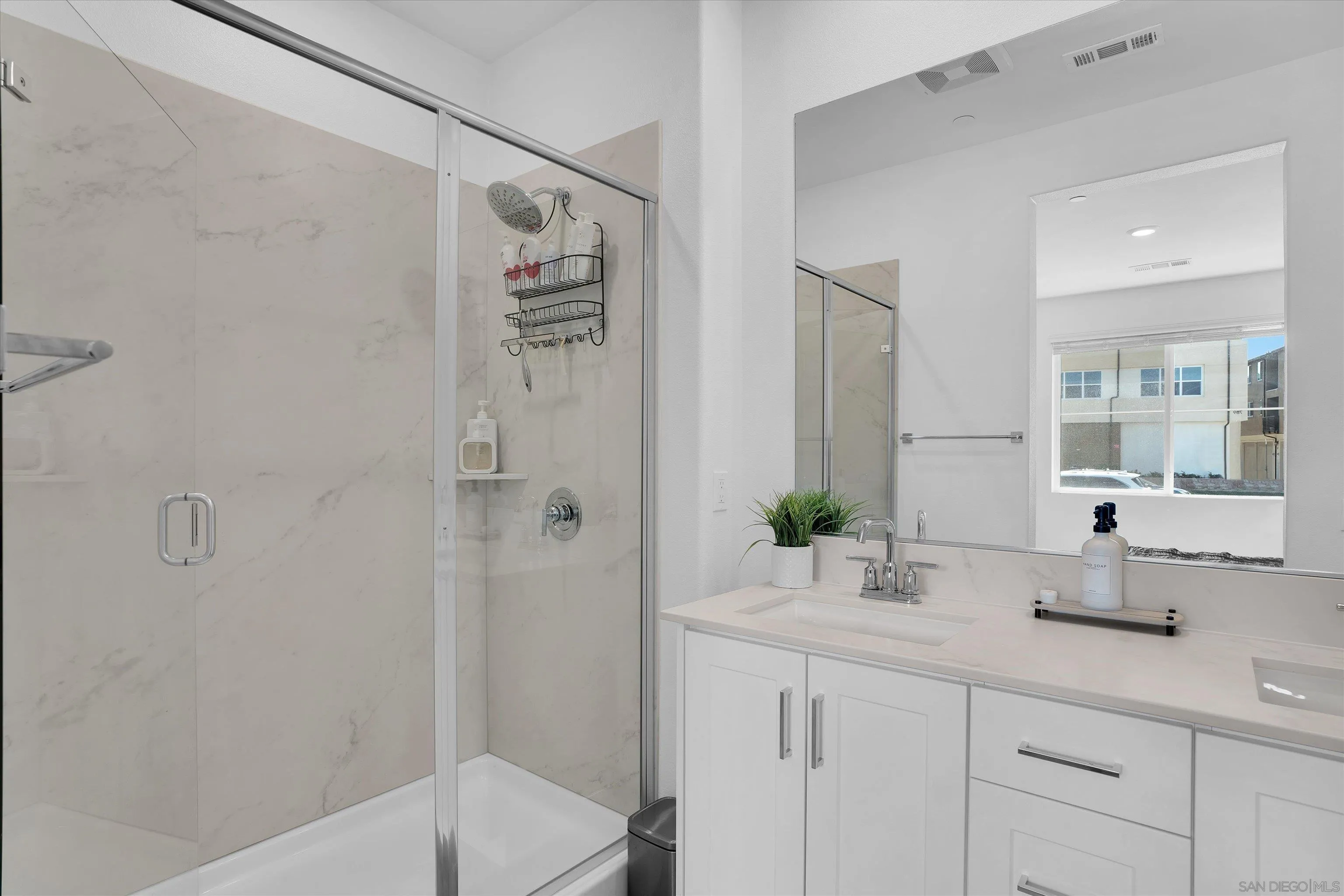 https://cdn.realtyfeed.com/cdn/127/260023040/fa9876e8f0288b7a19cf90366aae67f2.webp