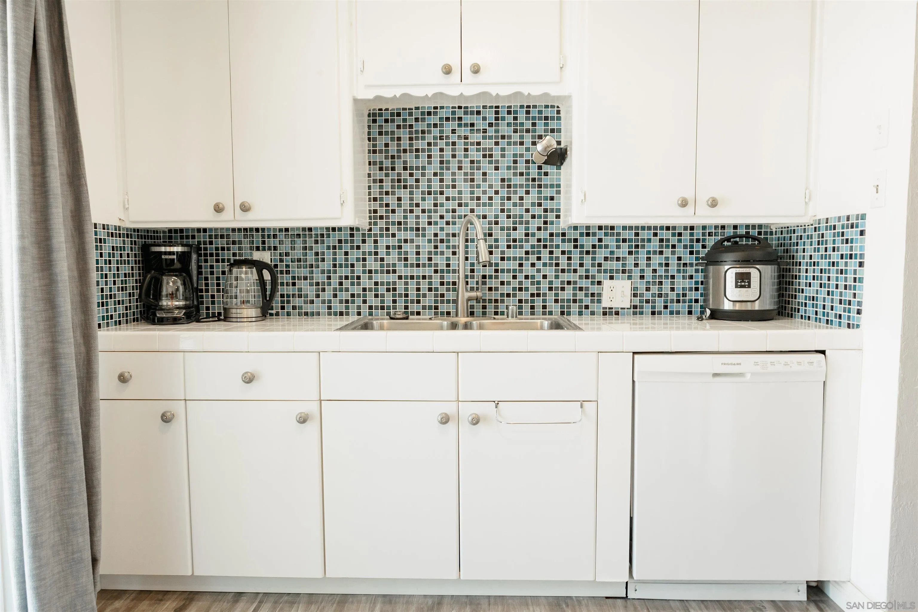https://cdn.realtyfeed.com/cdn/127/260023045/245af08e95f3d5b6a2c83a80d12663bd.webp