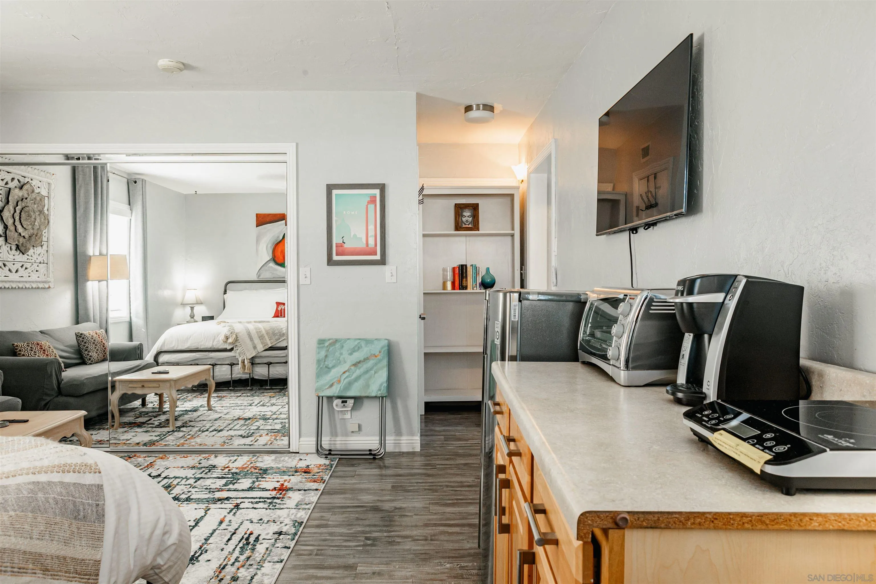 https://cdn.realtyfeed.com/cdn/127/260023045/951a39ffb1f4875aba1293b6f194965b.webp