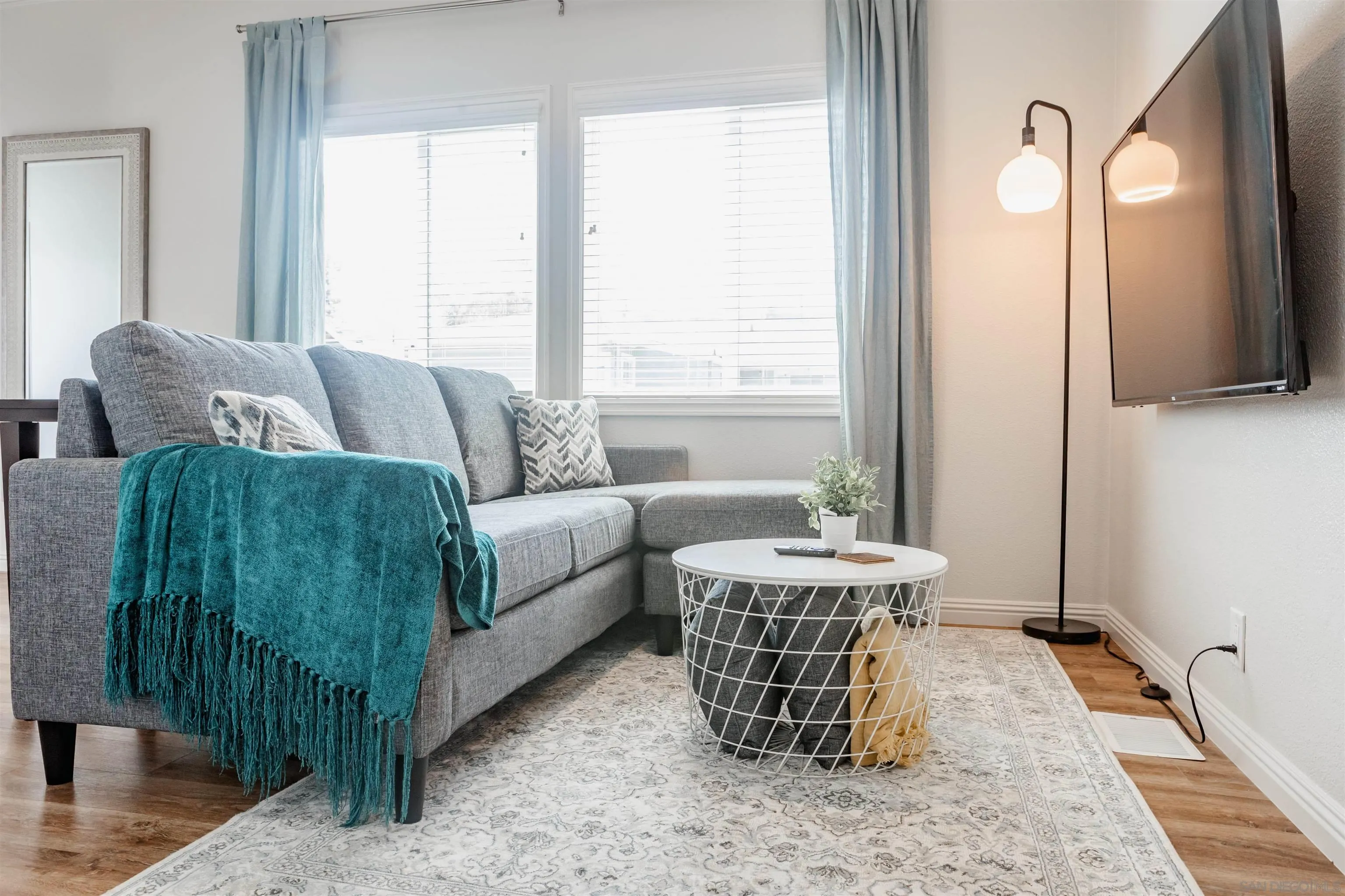 https://cdn.realtyfeed.com/cdn/127/260023045/f565981cf9bd1102d3536ab19c4cb871.webp