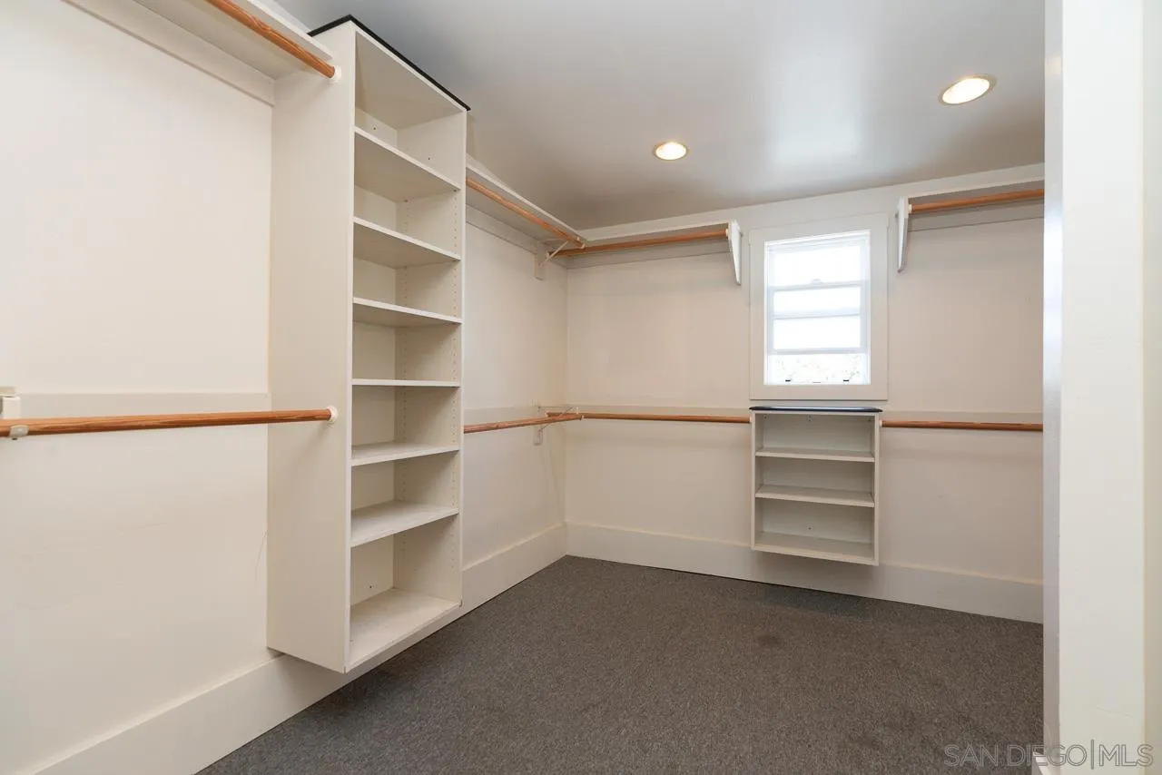 https://cdn.realtyfeed.com/cdn/127/260023049/04aeeaedf245bd63c0d6ee98ce7cda7b.webp