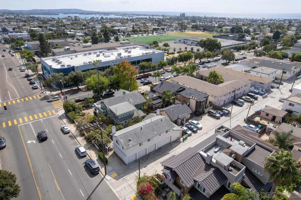 https://cdn.realtyfeed.com/cdn/127/260023049/912d9cc215da669ed2c4b343678b9650.webp