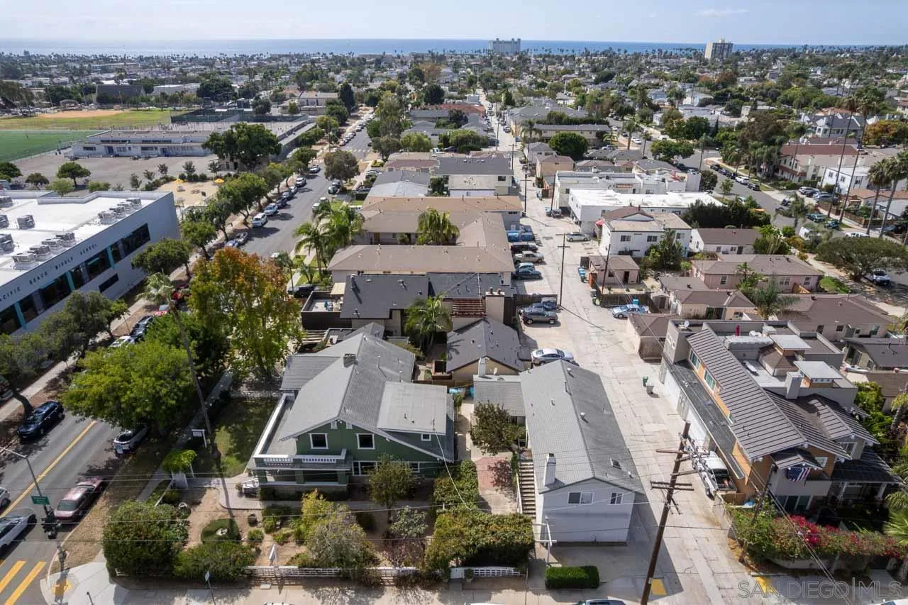 https://cdn.realtyfeed.com/cdn/127/260023049/e52c5d28bf7806fb4dc697af635eb659.webp