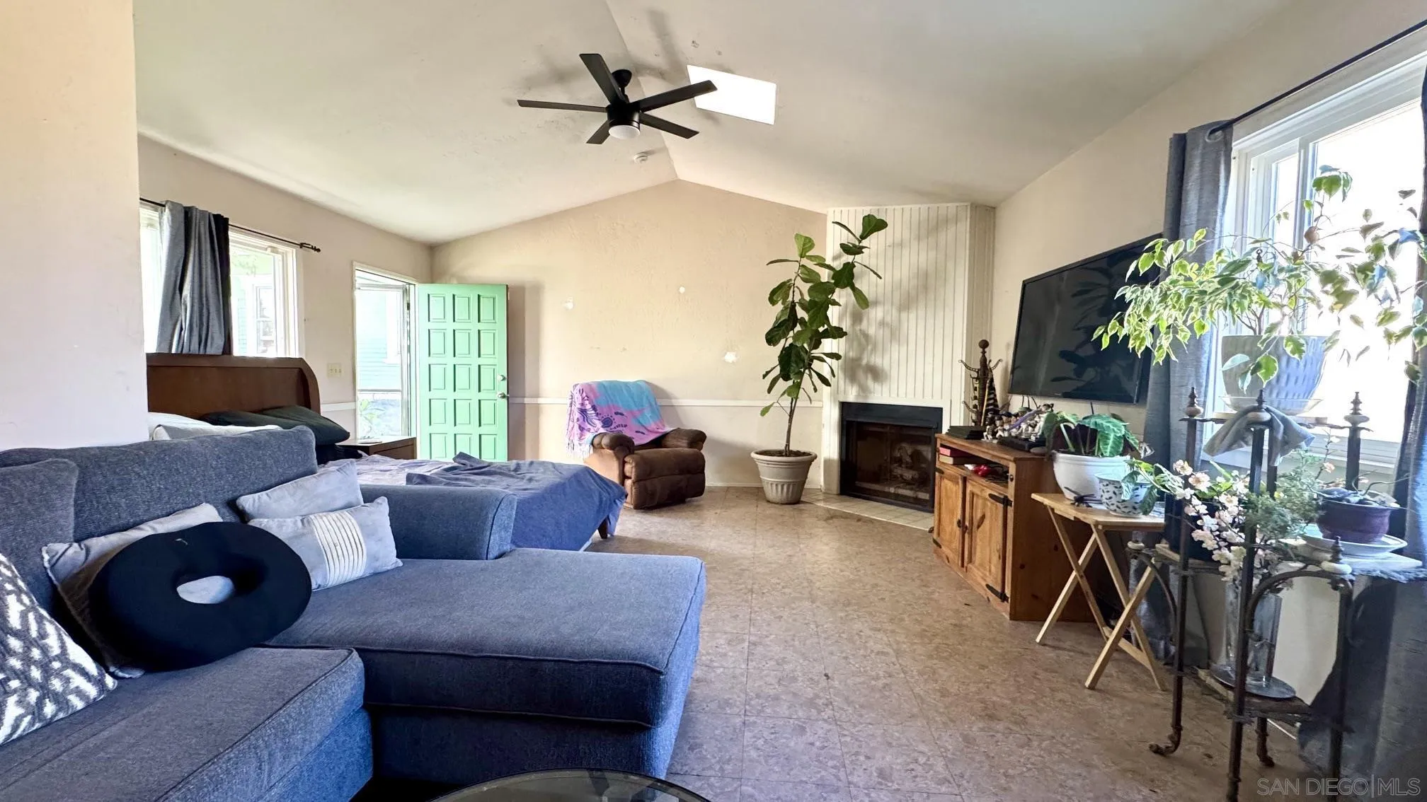 https://cdn.realtyfeed.com/cdn/127/260023049/ec54782f3165c1ebc51e727bcbef2a0c.webp