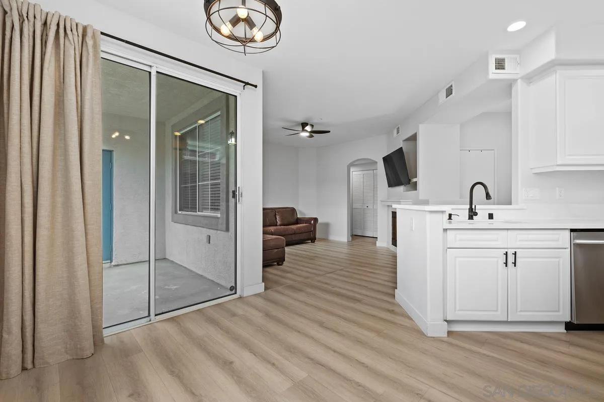 https://cdn.realtyfeed.com/cdn/127/260023050/8bae5b041029d8a6be15b807c7054a86.webp
