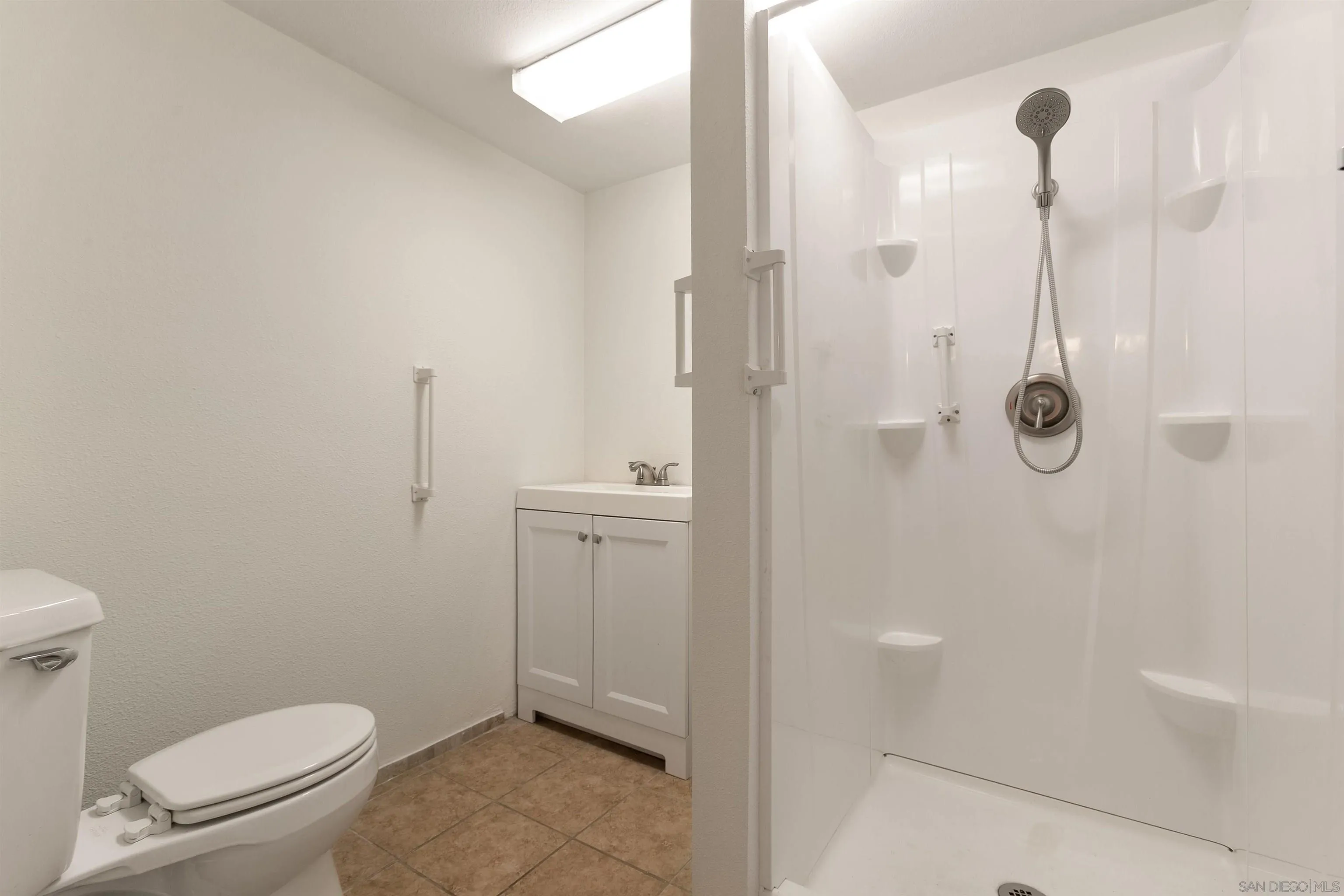 https://cdn.realtyfeed.com/cdn/127/260023054/0eb455f44360df5f0960c034215bf0c6.webp