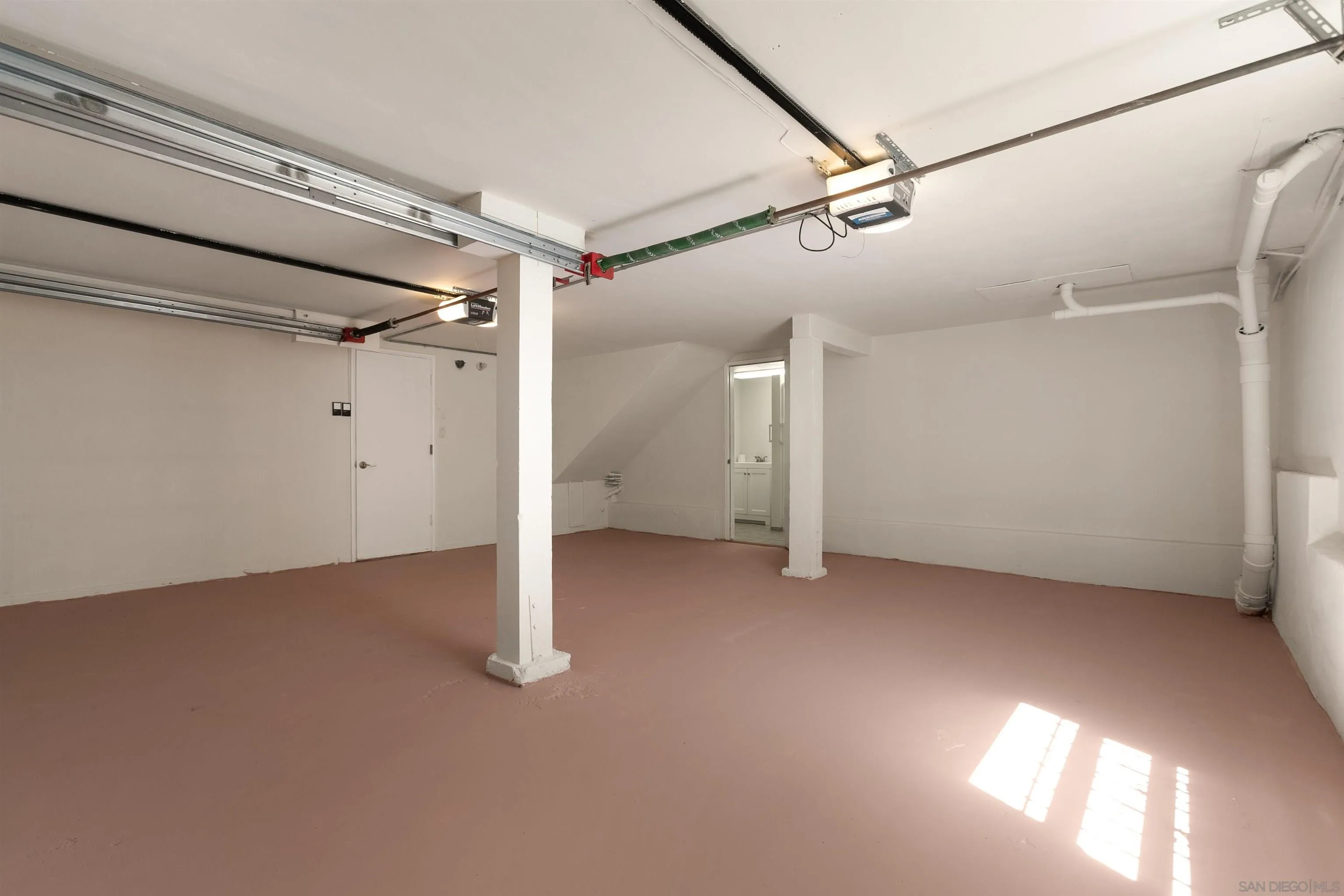 https://cdn.realtyfeed.com/cdn/127/260023054/298f3b8160150d5a7d0f51783e679c27.webp