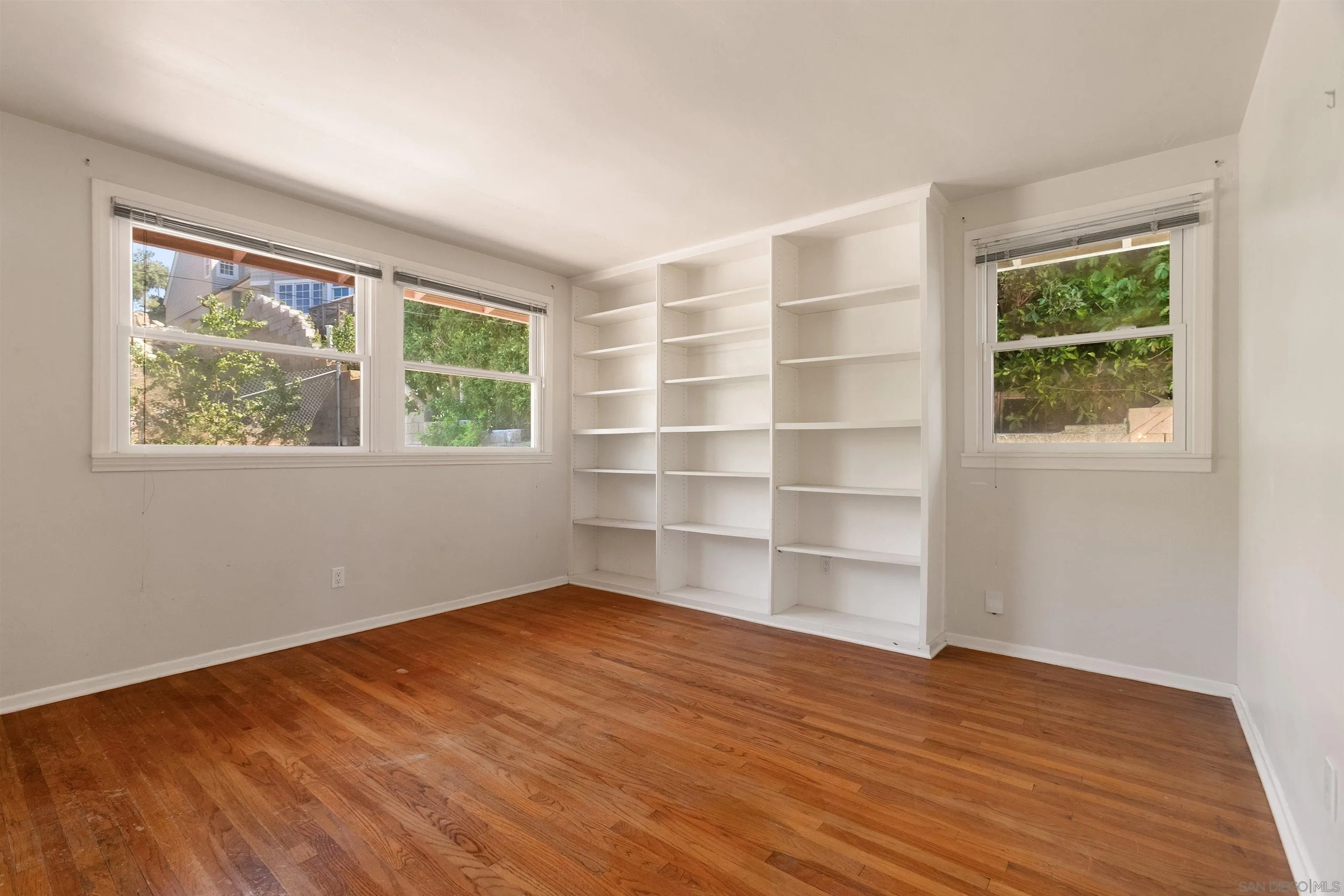 https://cdn.realtyfeed.com/cdn/127/260023054/2d9d906743f0abbfbfd020ae43f0601a.webp