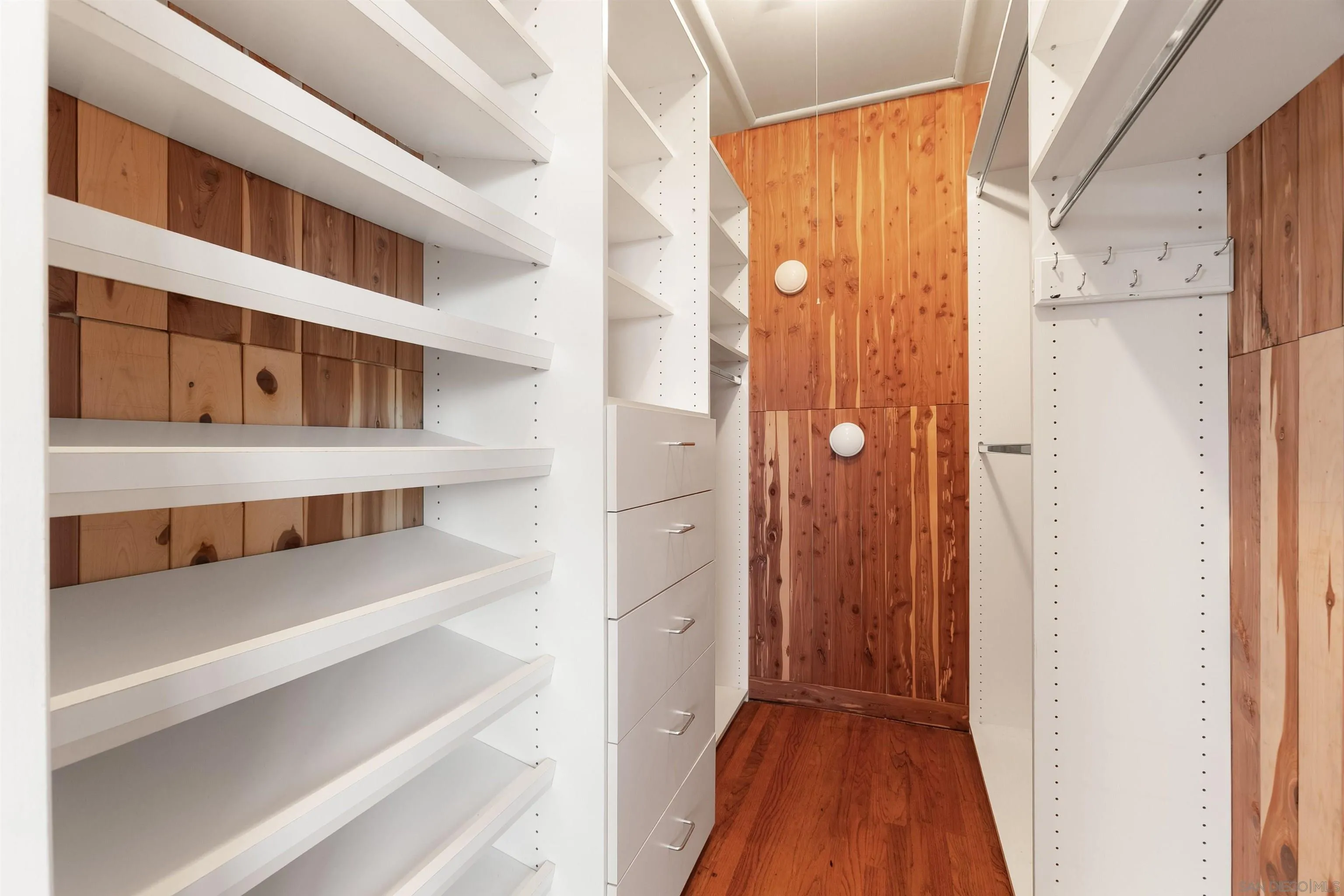 https://cdn.realtyfeed.com/cdn/127/260023054/365e477a3fcfa805479e39480d020585.webp