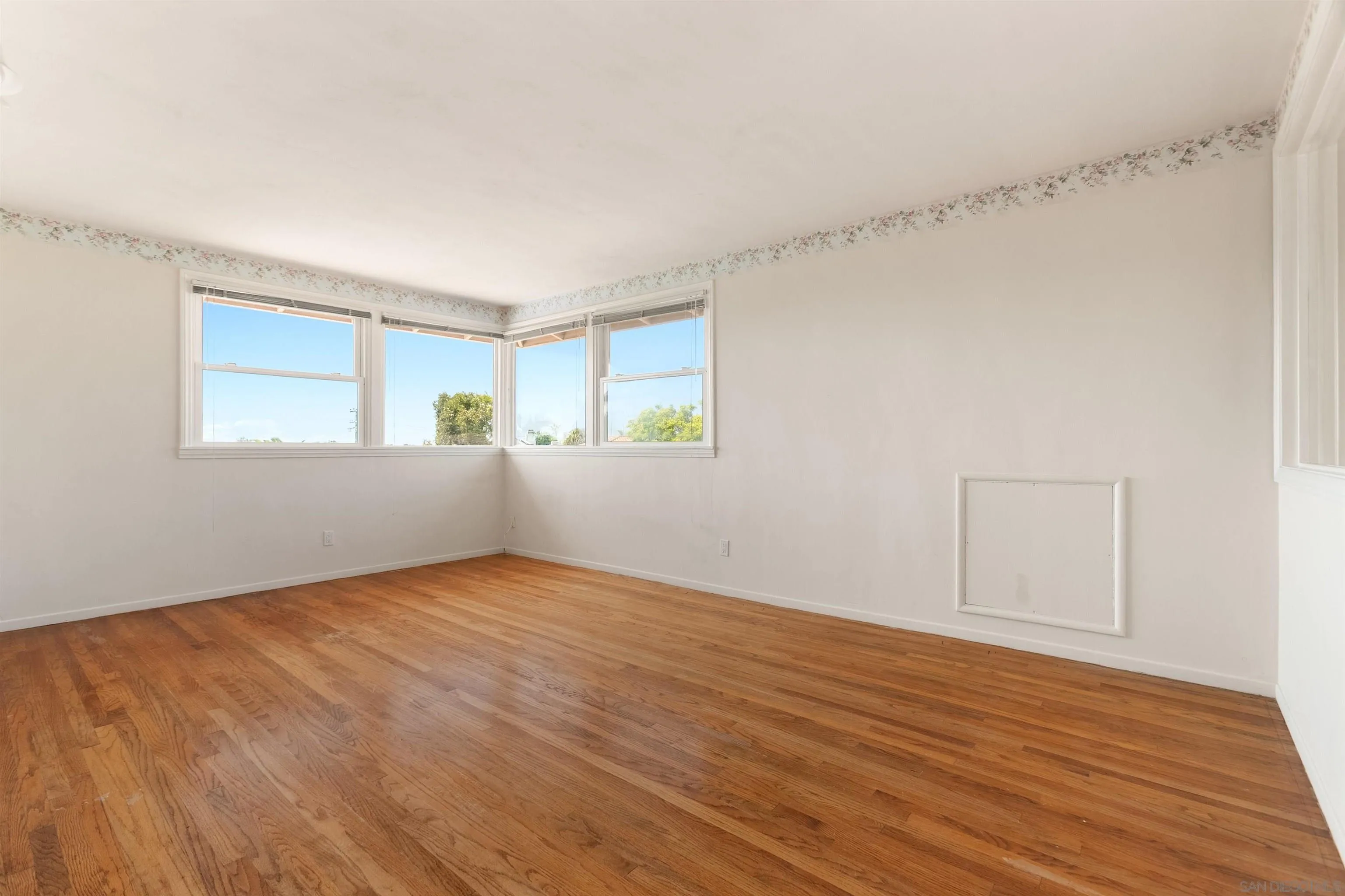 https://cdn.realtyfeed.com/cdn/127/260023054/5cbcd4327c54472202d1110958d08de9.webp