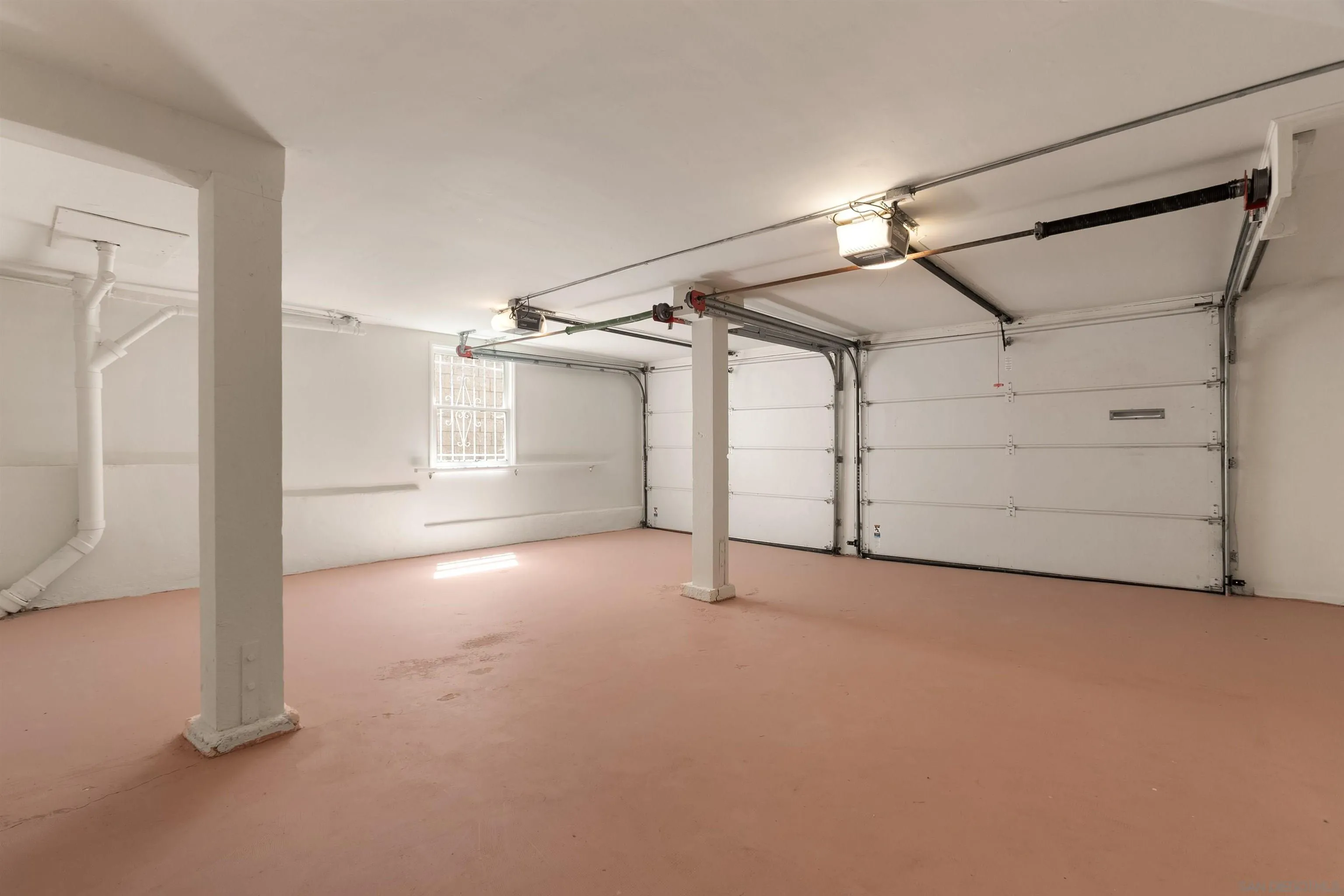 https://cdn.realtyfeed.com/cdn/127/260023054/69fe00c359338171ddd643810455953b.webp