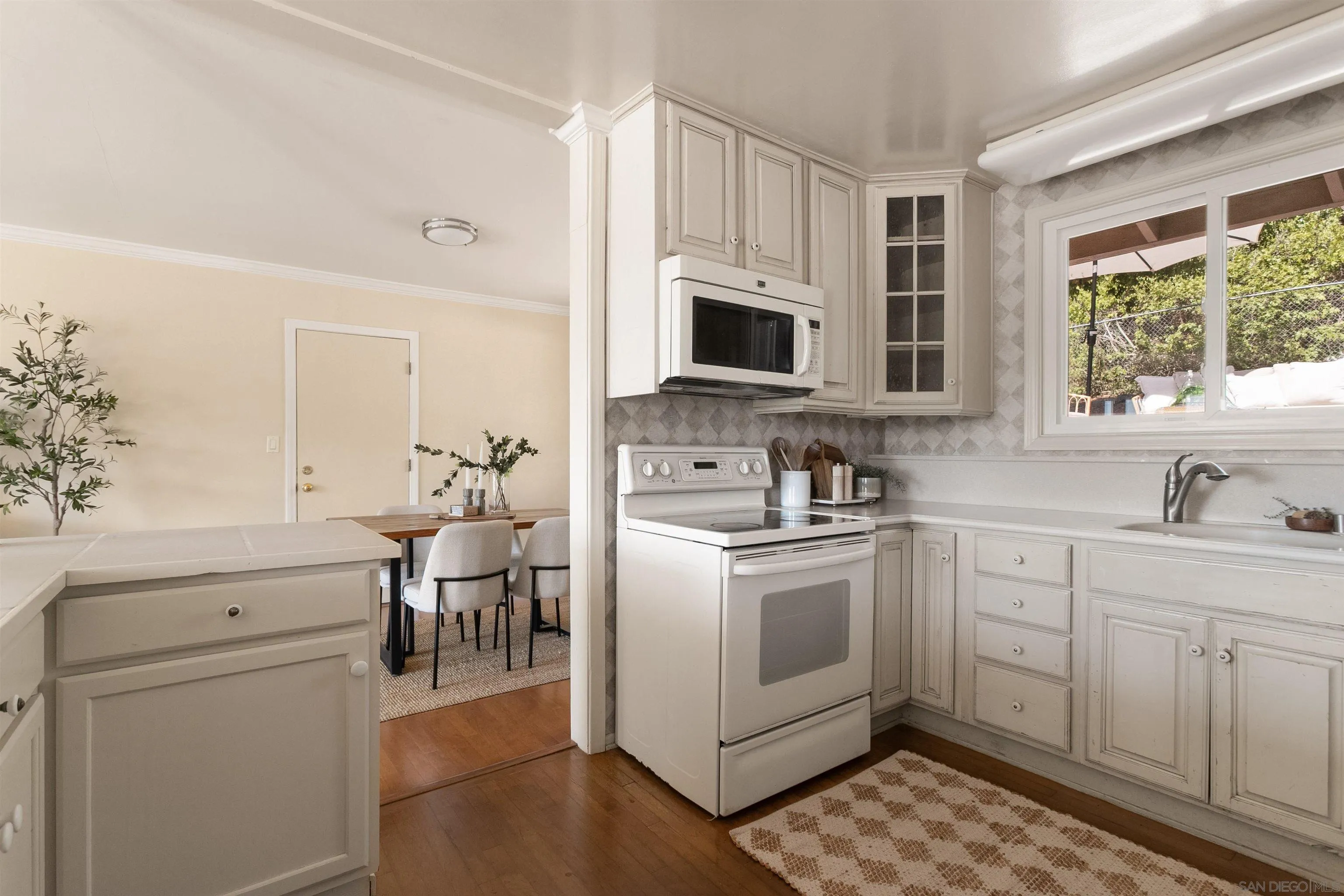 https://cdn.realtyfeed.com/cdn/127/260023054/978d931c5f74d05c05c462fda57fe038.webp