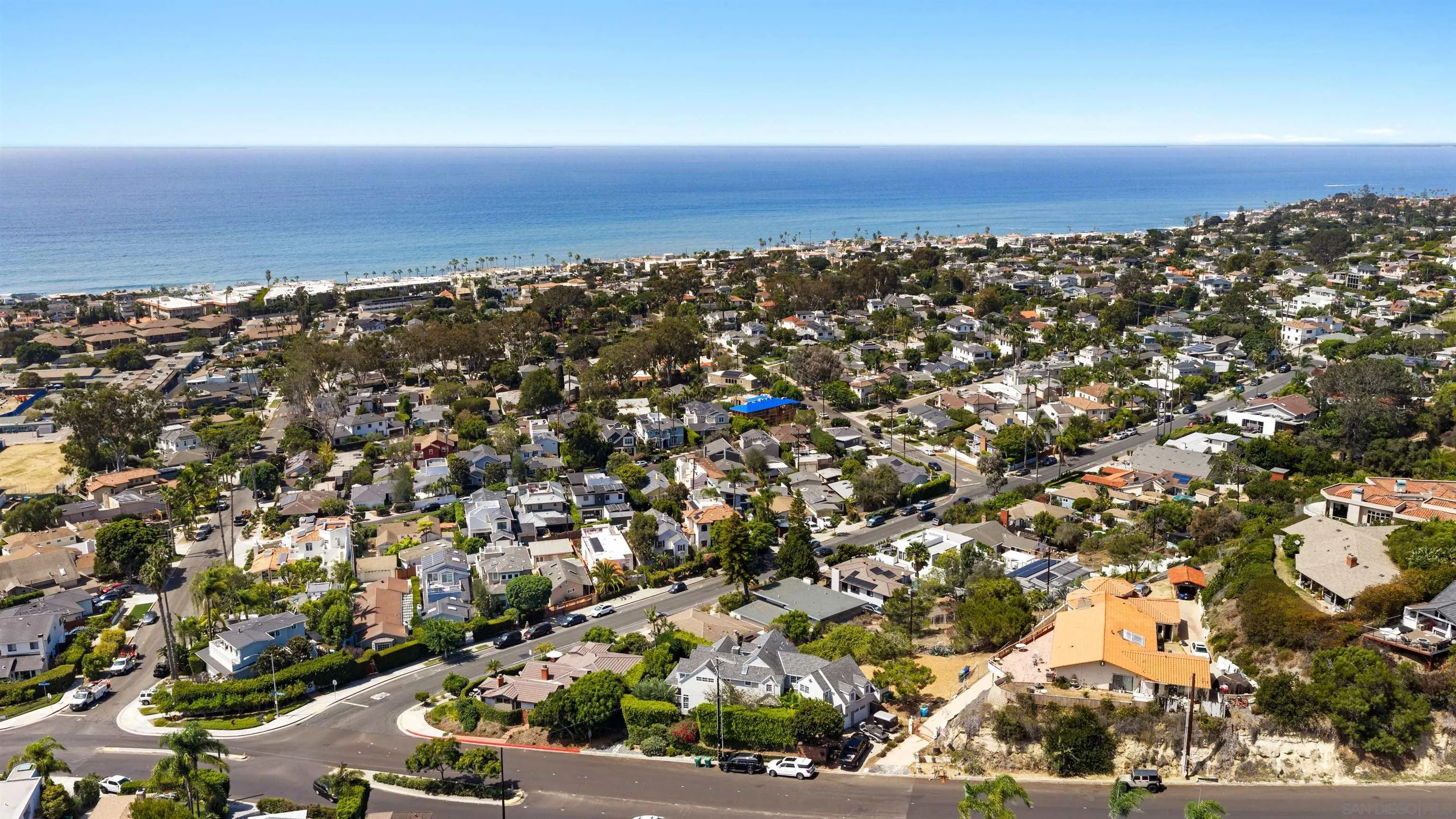 https://cdn.realtyfeed.com/cdn/127/260023054/9aa2000390595d3bc326ba367764c74f.webp