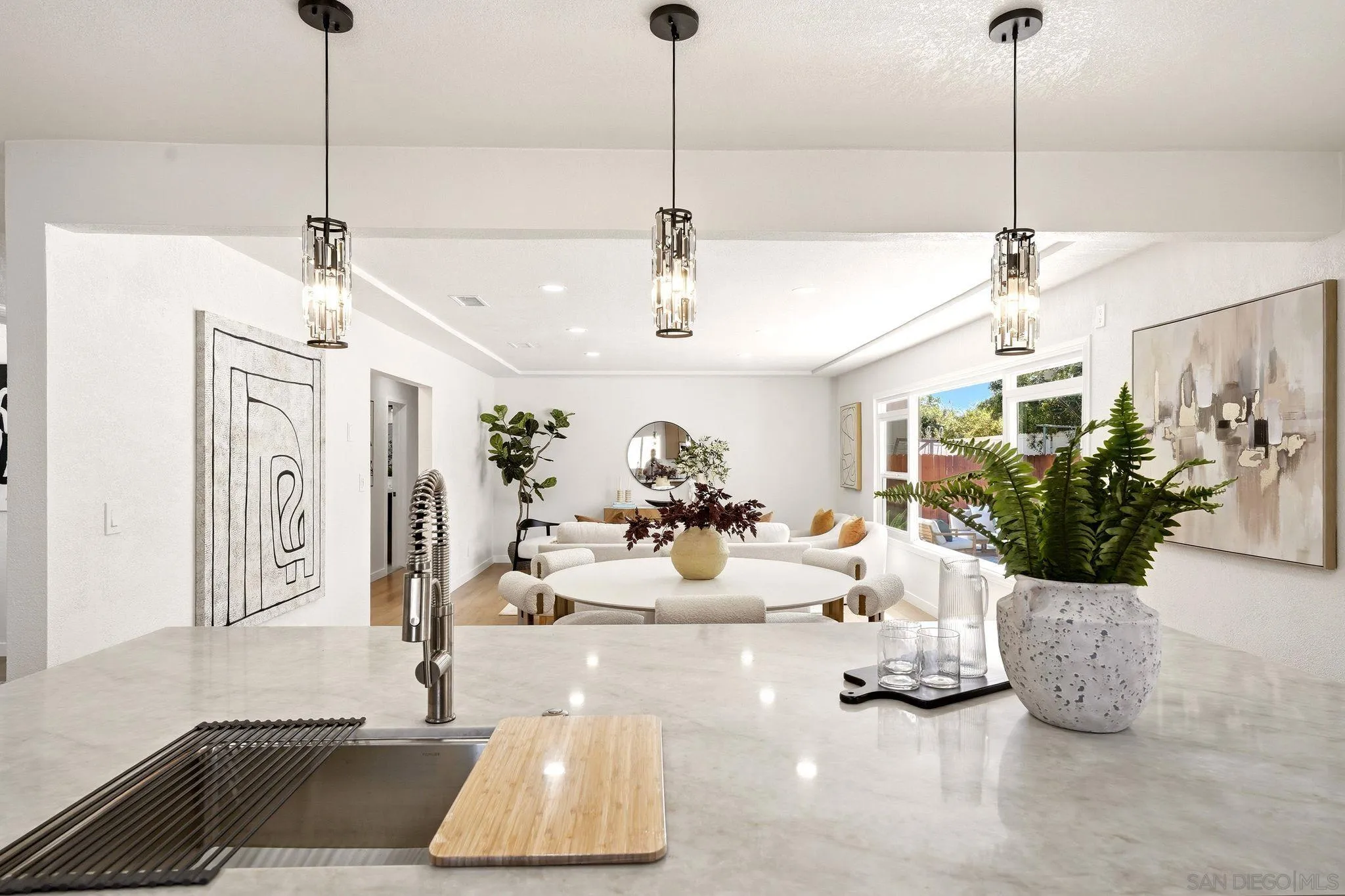 https://cdn.realtyfeed.com/cdn/127/260023063/0183a682dd2216782308329085220601.webp