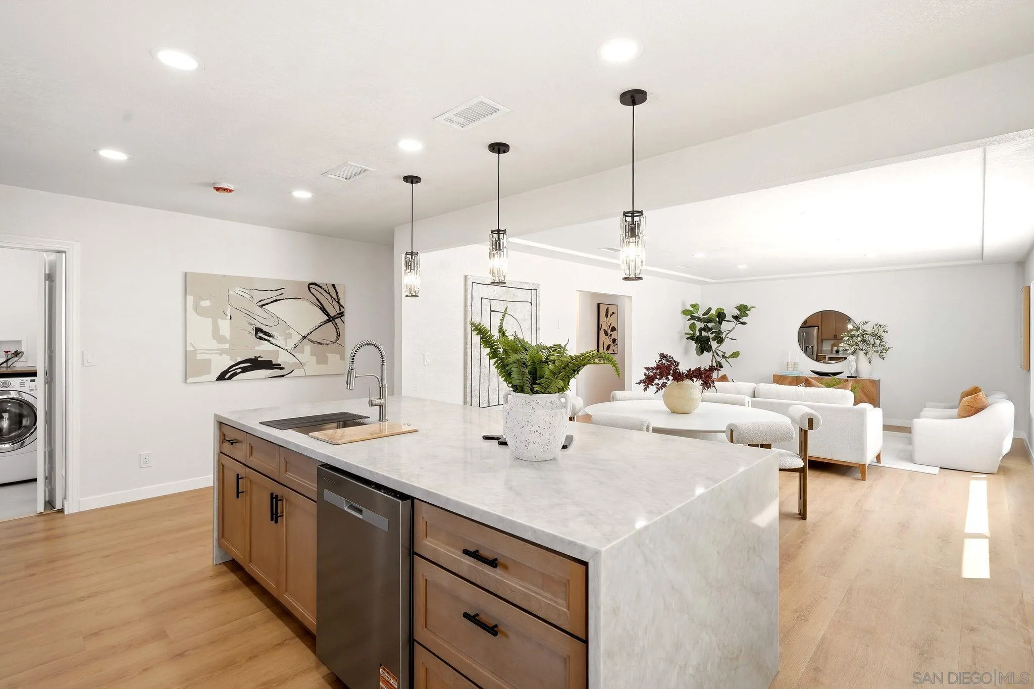 https://cdn.realtyfeed.com/cdn/127/260023063/02fc2f2915d7c2b98541df3f5f56d8a2.webp