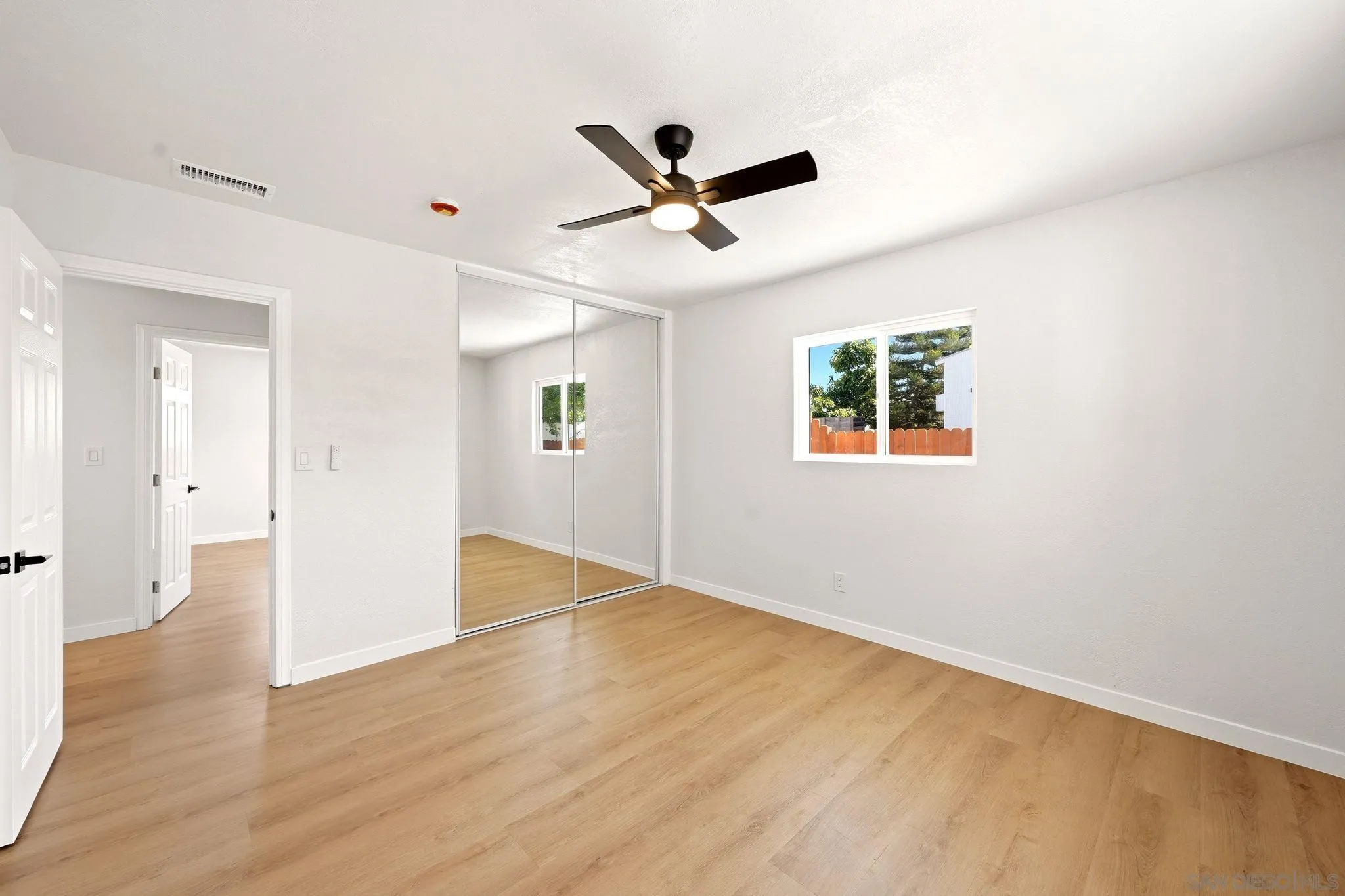 https://cdn.realtyfeed.com/cdn/127/260023063/1decceebd84fdb4950b800484639a46b.webp