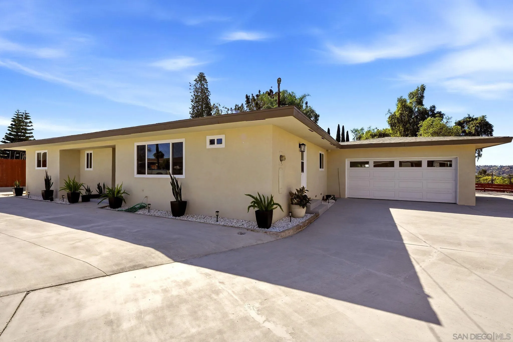 https://cdn.realtyfeed.com/cdn/127/260023063/83c035c7d0e07ed826aa7b6e5035d3d5.webp