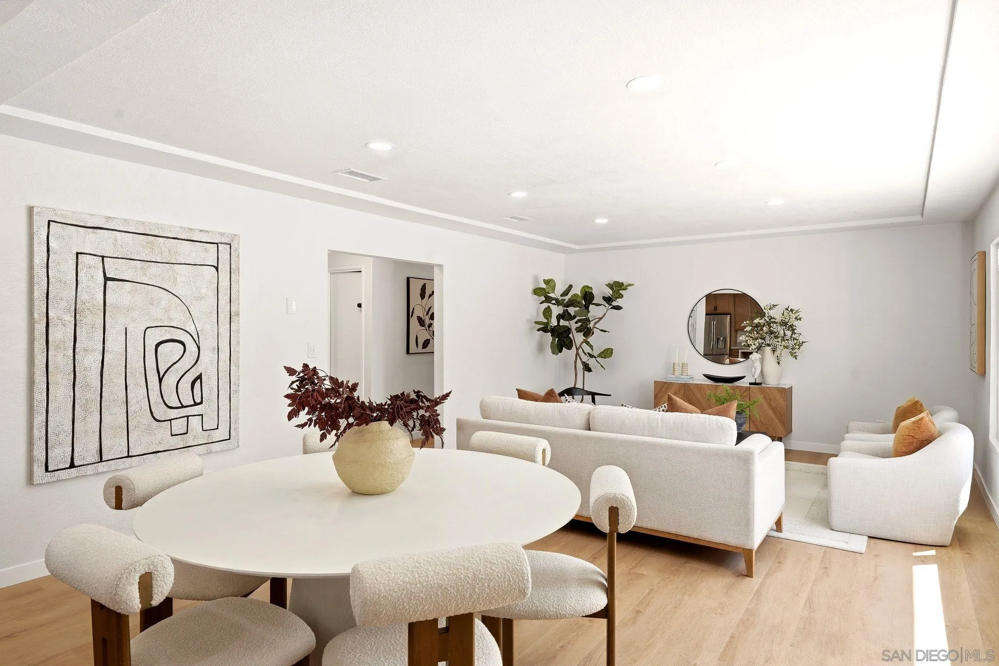 https://cdn.realtyfeed.com/cdn/127/260023063/a2ec1287a3309f6275d51672548178af.webp