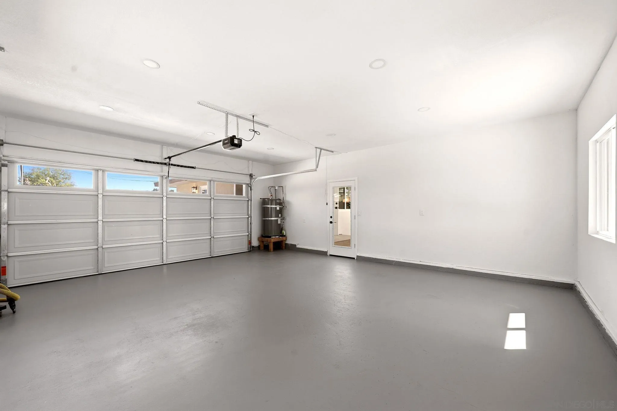 https://cdn.realtyfeed.com/cdn/127/260023063/a651bcc0781227239aa135bdc91989a1.webp