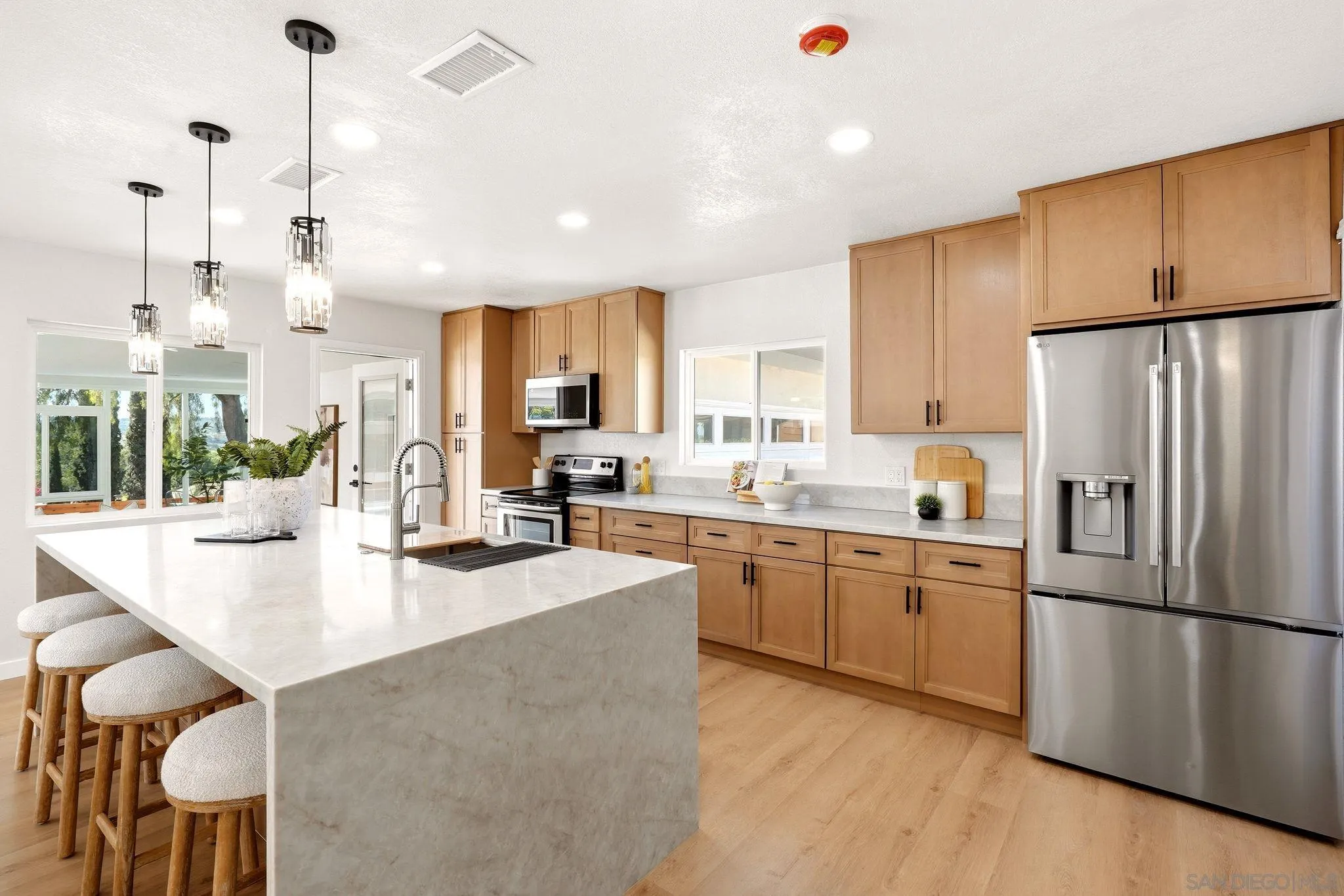 https://cdn.realtyfeed.com/cdn/127/260023063/a9c1e2f228c83113c3d96960eb21fb46.webp