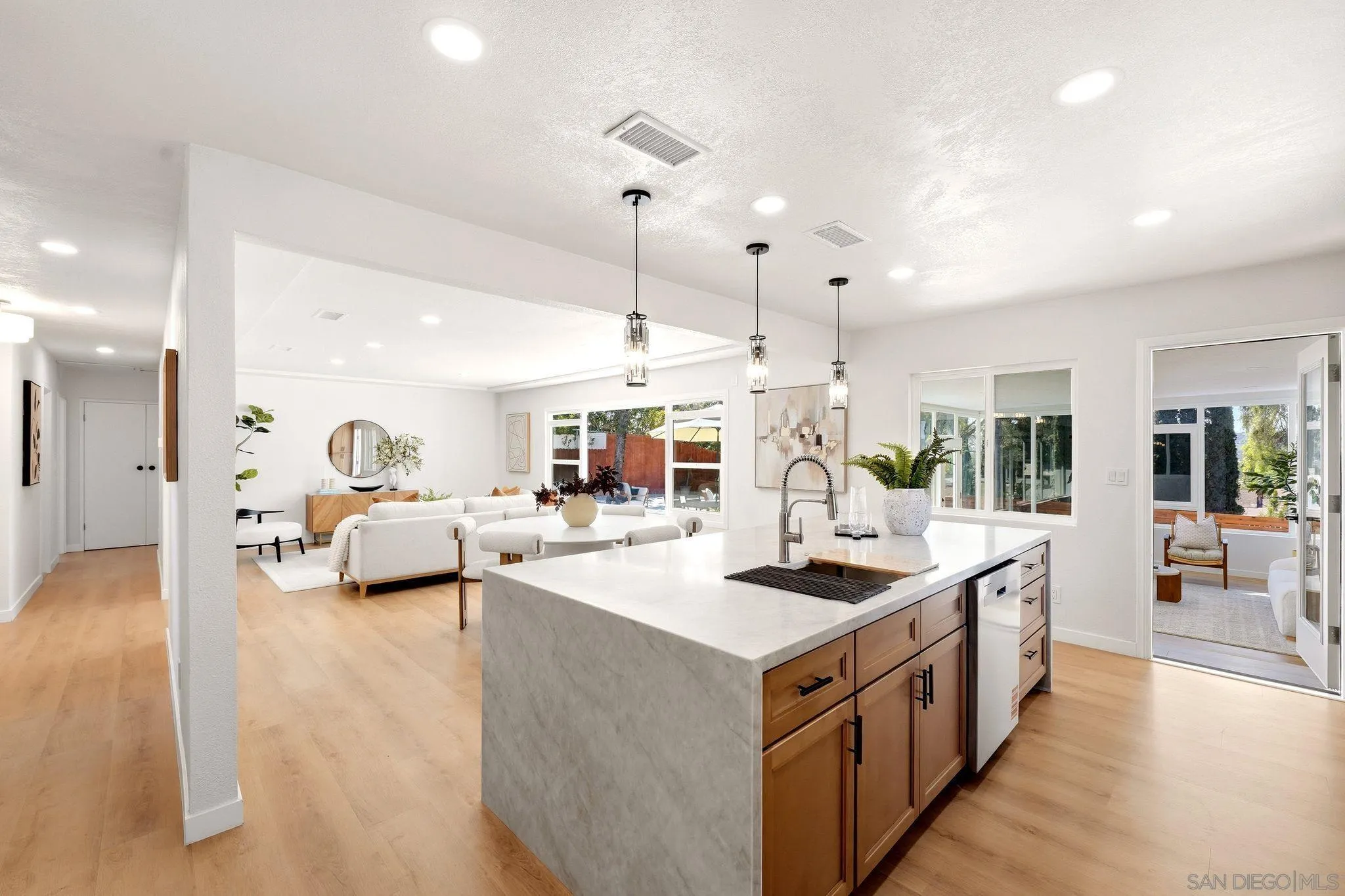 https://cdn.realtyfeed.com/cdn/127/260023063/af4cf75156c8cd38ea2e13a2d0d24236.webp