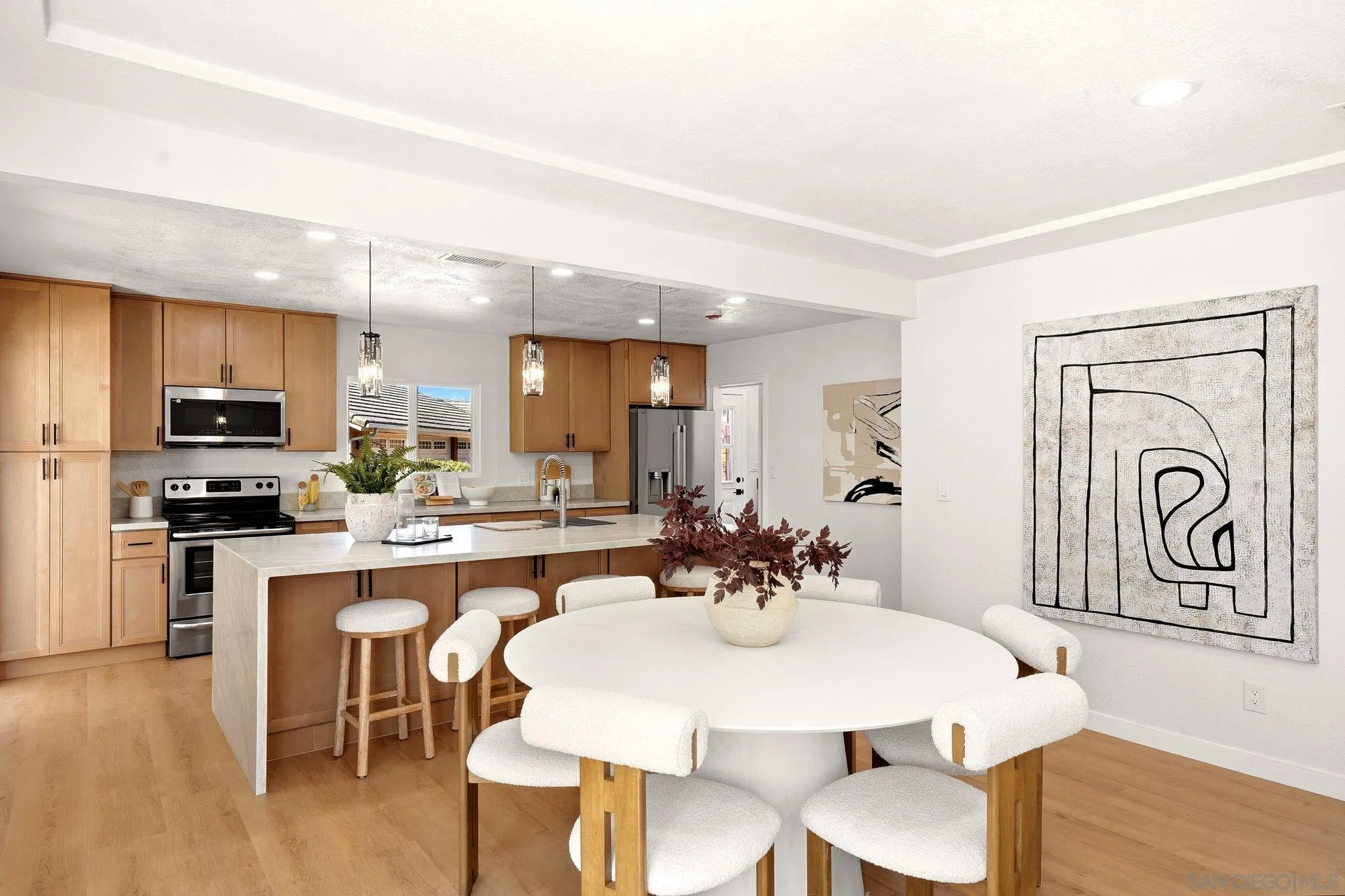 https://cdn.realtyfeed.com/cdn/127/260023063/b3a48f5a7f4b6411b27ff83ab700625b.webp