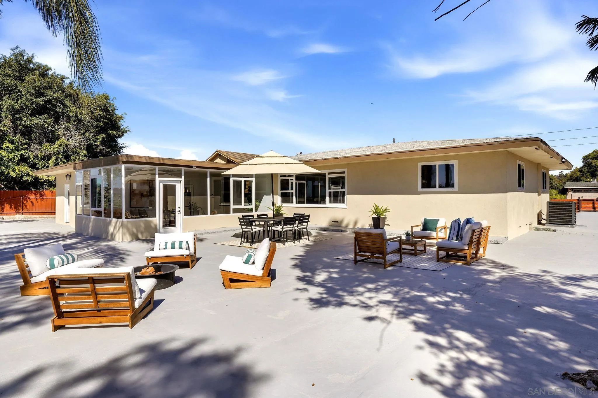 https://cdn.realtyfeed.com/cdn/127/260023063/c6ba4e7d356a200ba8b9b3b42b3363a1.webp