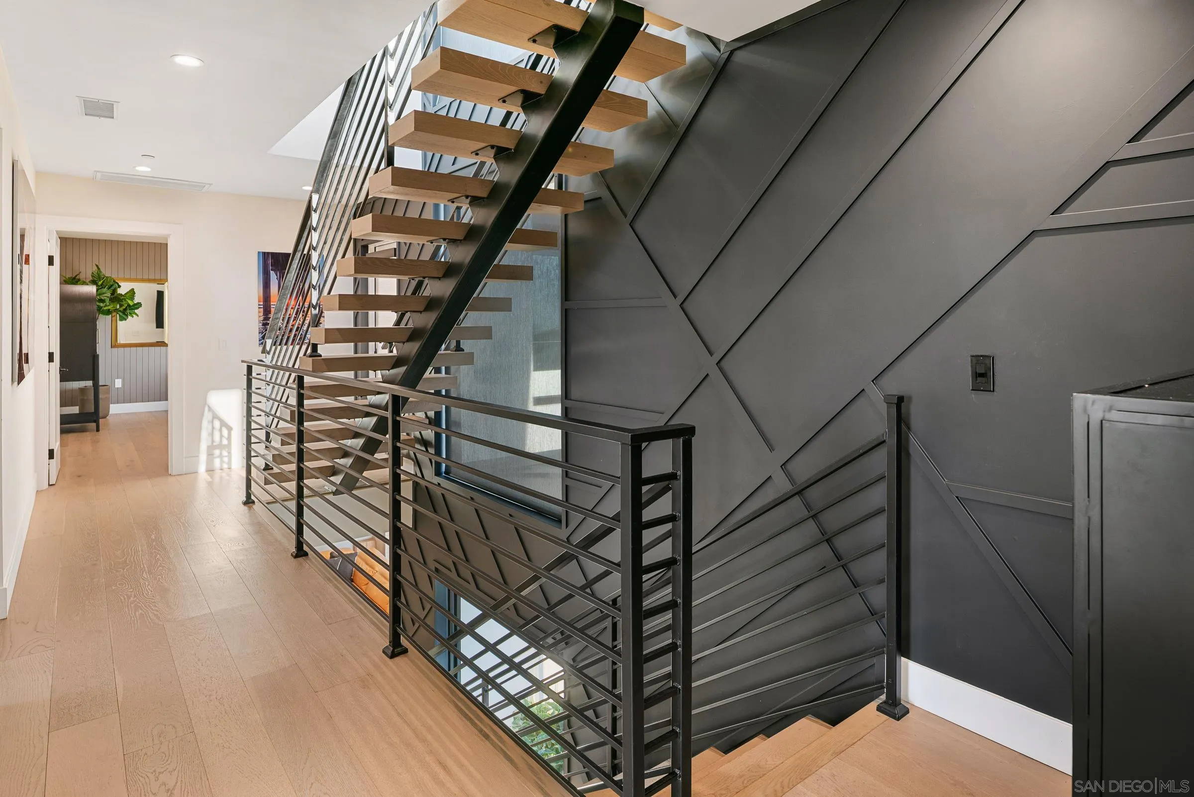 https://cdn.realtyfeed.com/cdn/127/260023065/0c83ee186e24346313174d90c49be92d.webp