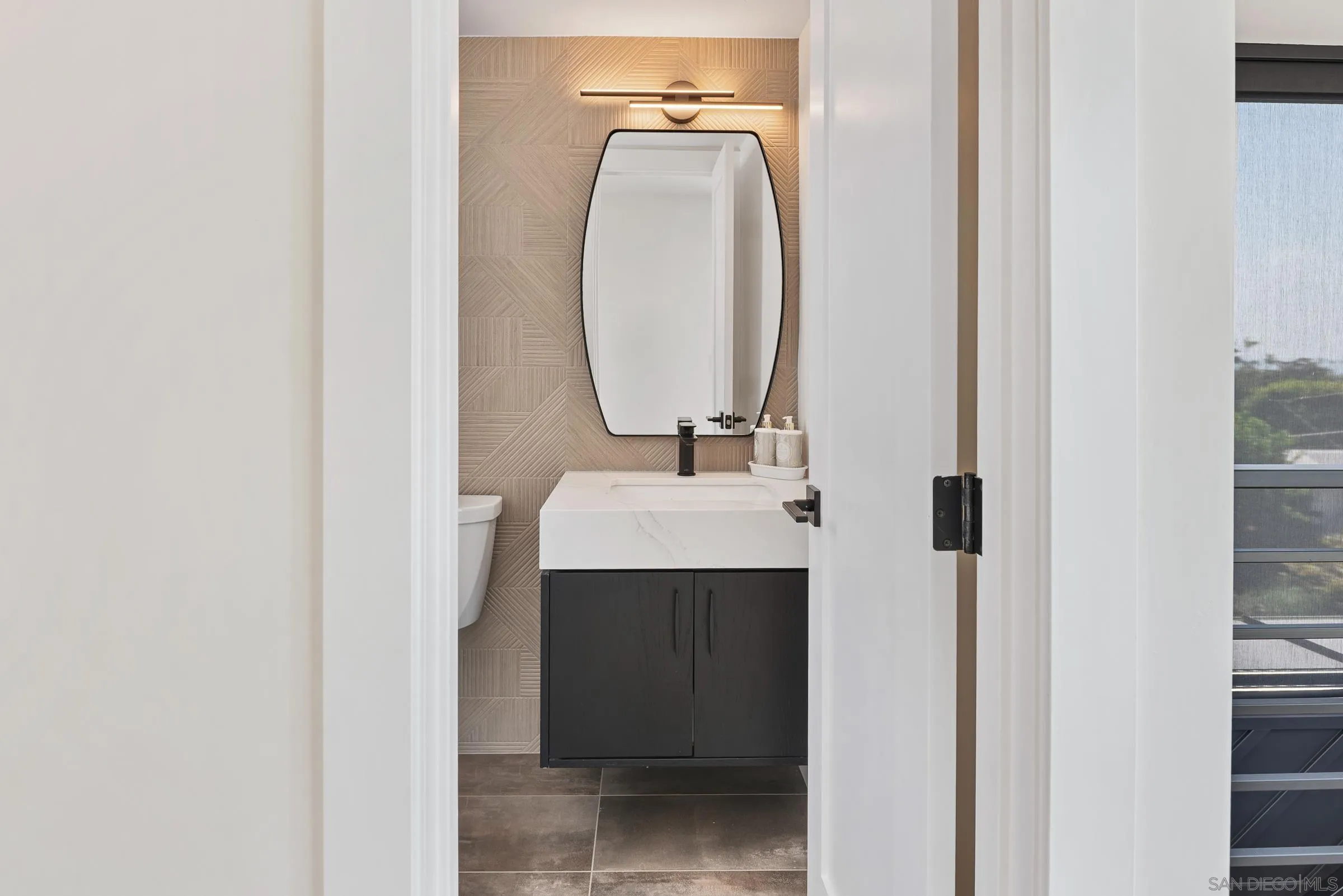 https://cdn.realtyfeed.com/cdn/127/260023065/370205999f3dc42fd462375d46e94360.webp