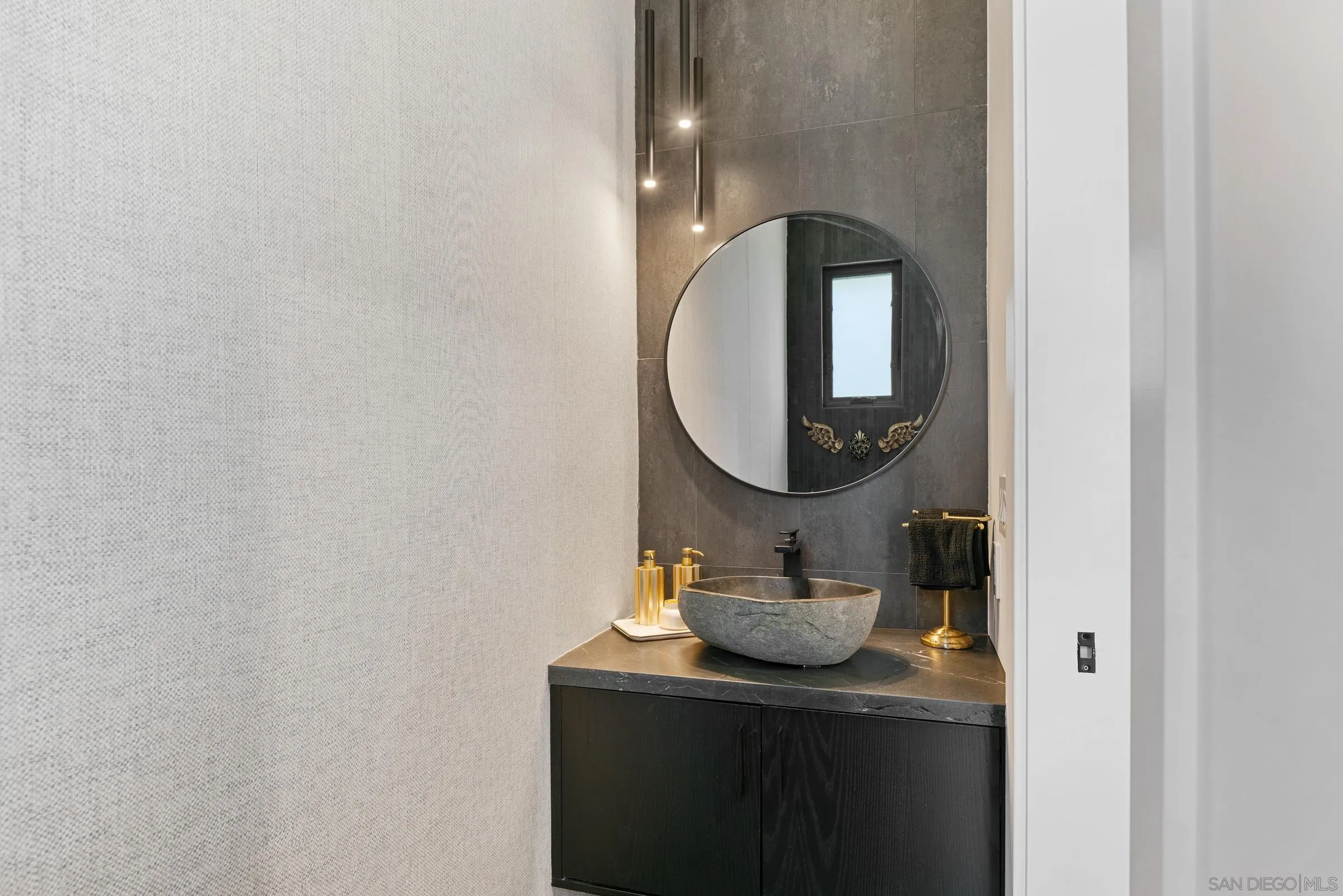 https://cdn.realtyfeed.com/cdn/127/260023065/3824aaf2f0bbba4ff96b84c639aec8f5.webp