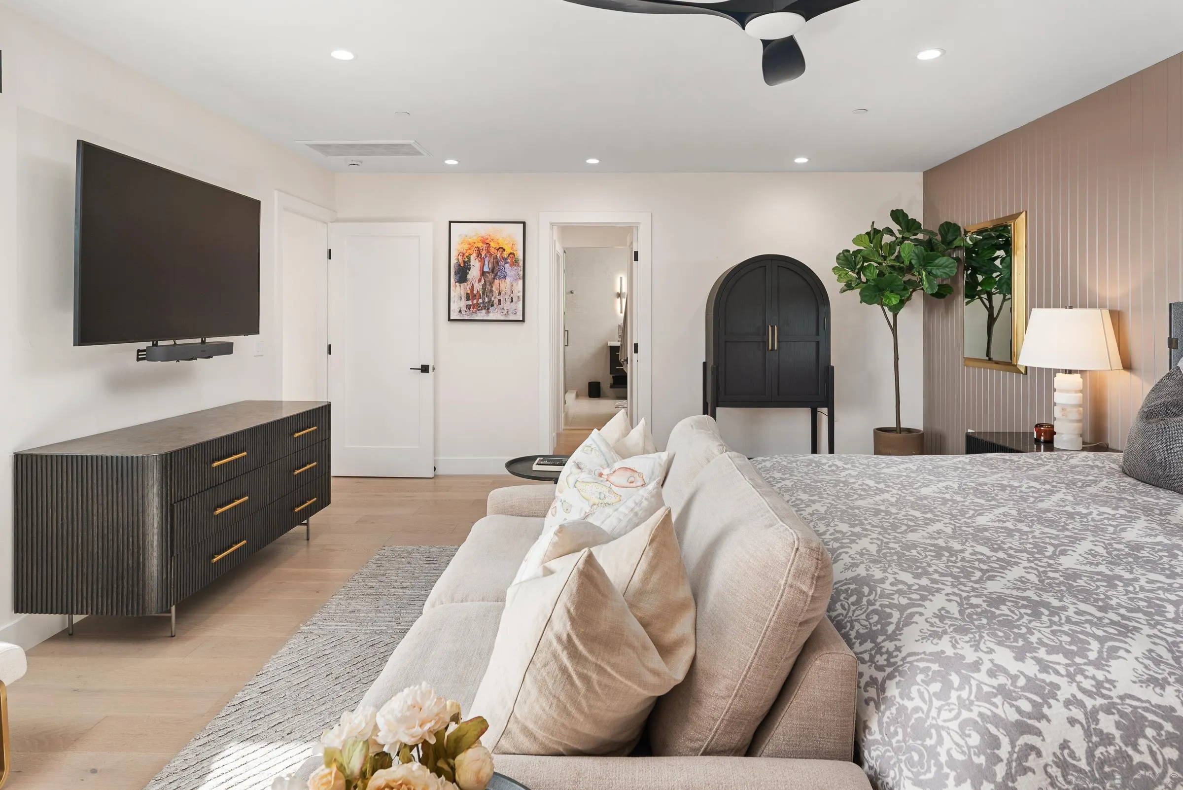https://cdn.realtyfeed.com/cdn/127/260023065/4170851a60dedebf3f7e28174011ce60.webp