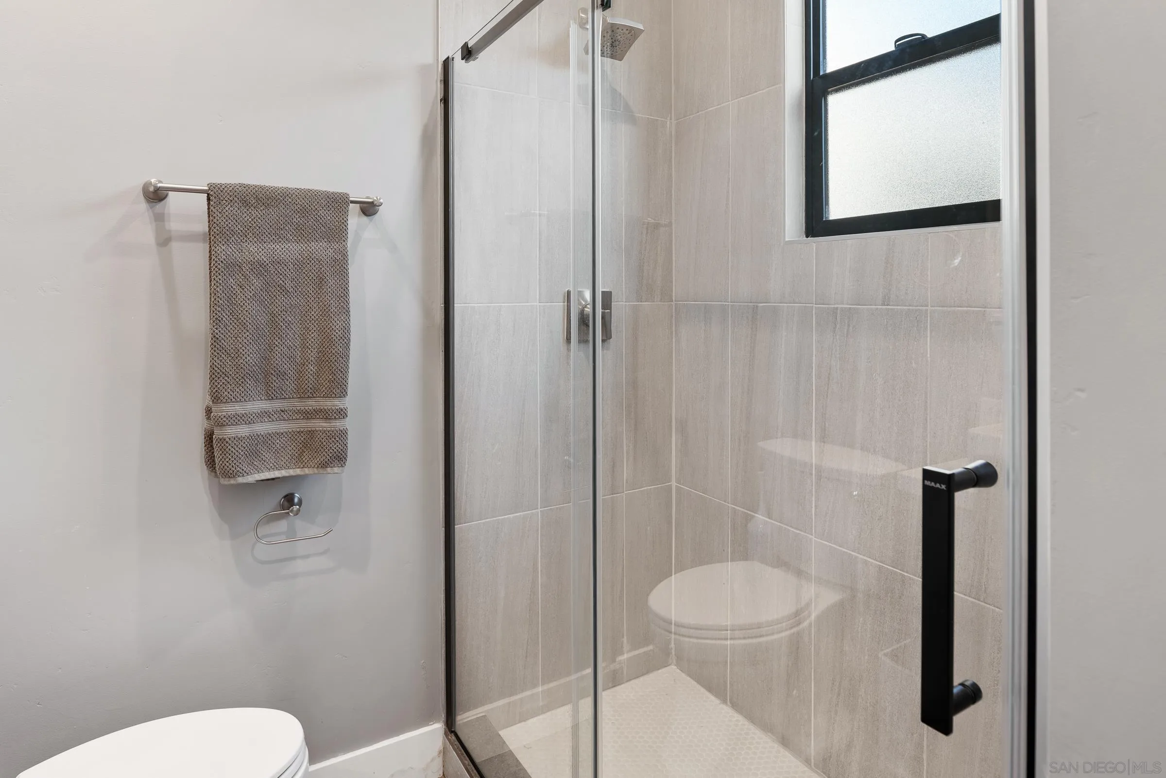 https://cdn.realtyfeed.com/cdn/127/260023065/547178b6838a49477a8749a327440011.webp