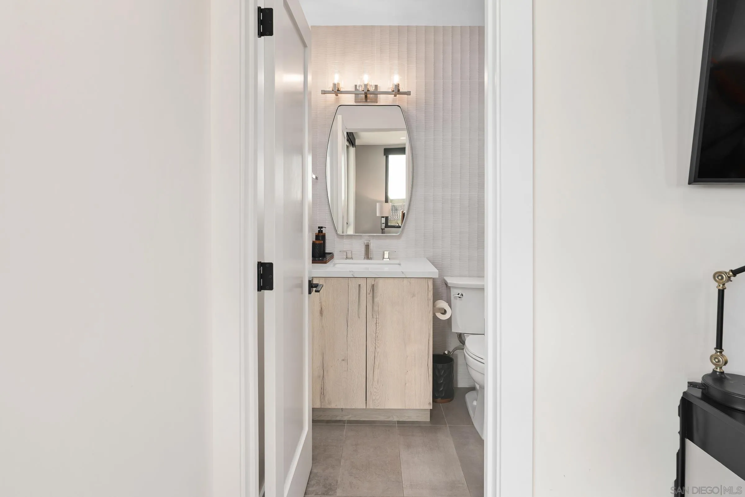 https://cdn.realtyfeed.com/cdn/127/260023065/77bef15887b4b8bb5de08b39cb3eba39.webp