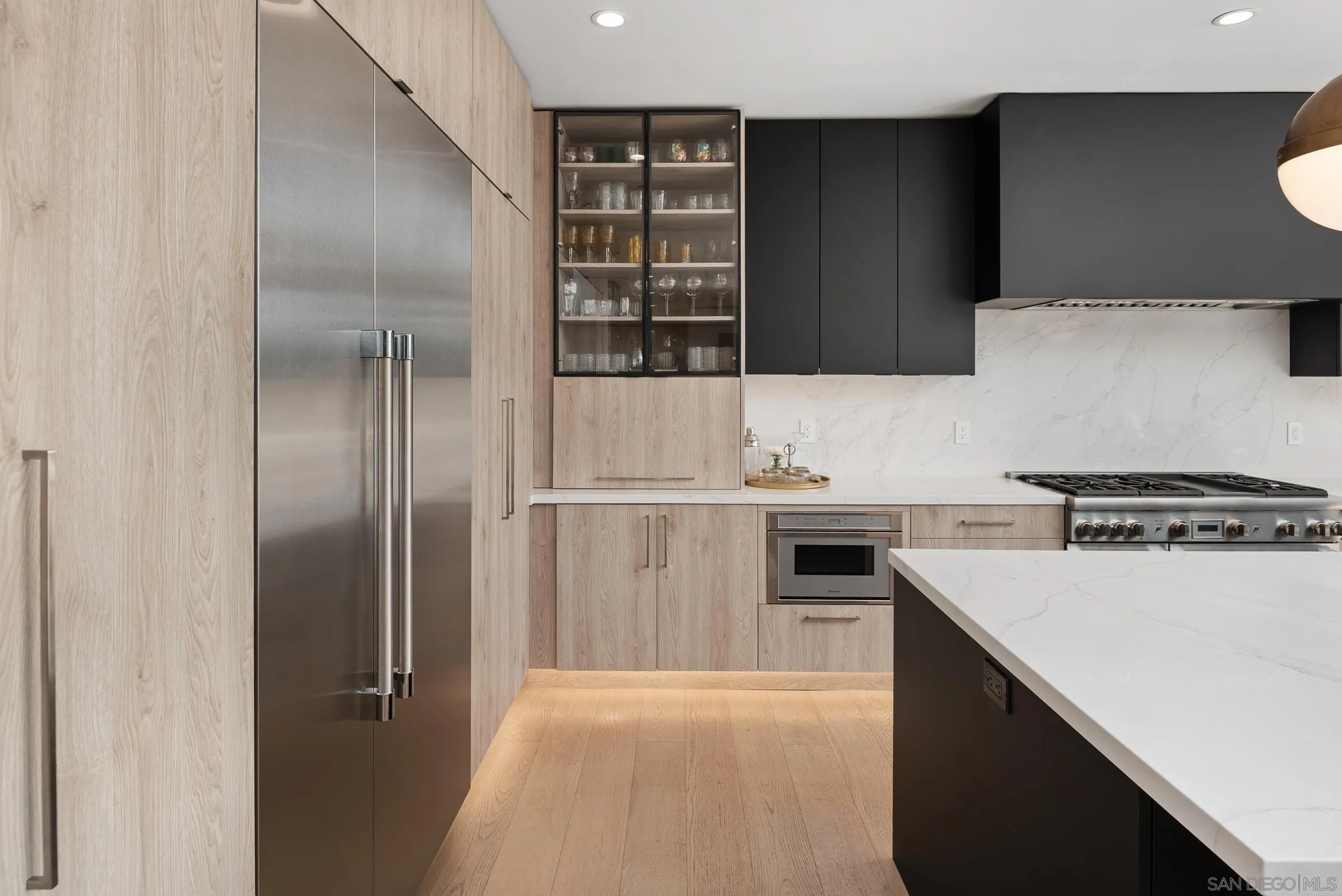 https://cdn.realtyfeed.com/cdn/127/260023065/b481bc9548d1b1fe552e95621f656f36.webp