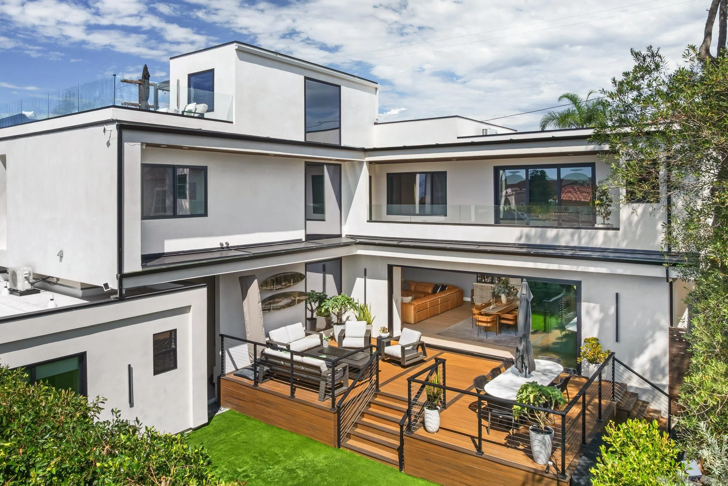https://cdn.realtyfeed.com/cdn/127/260023065/bc2443da36ed739c55320b009b4a7159.webp
