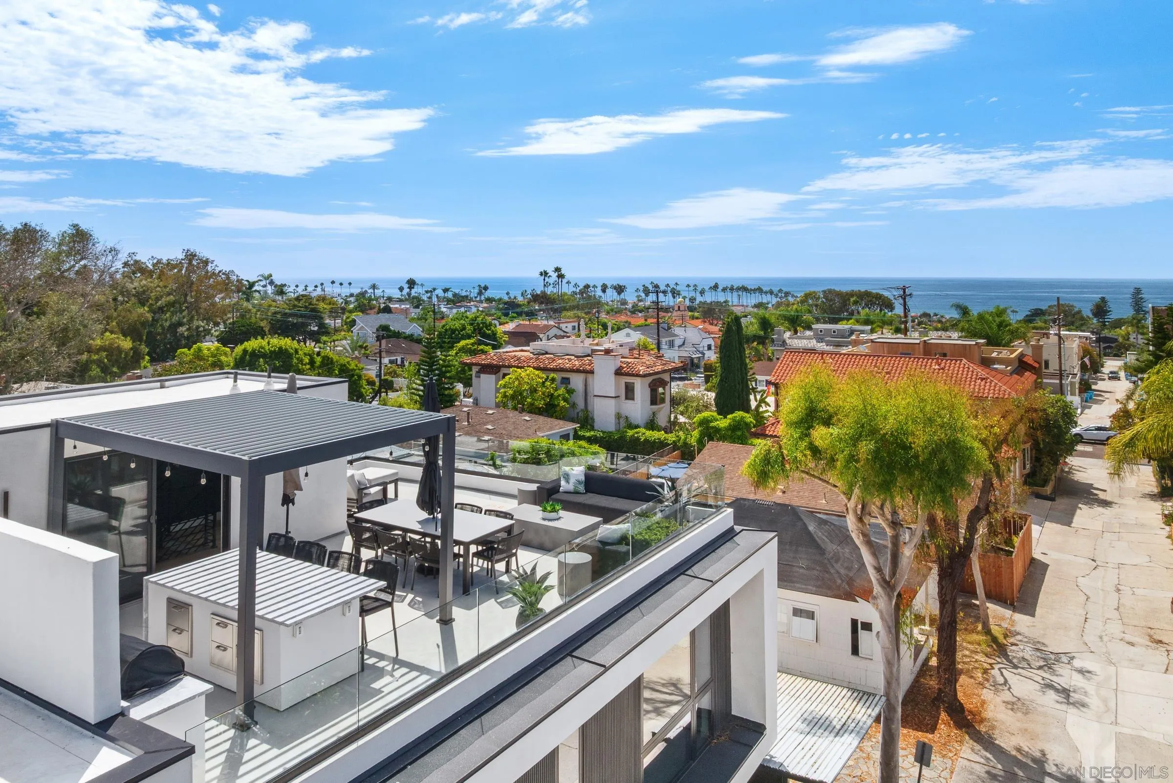 https://cdn.realtyfeed.com/cdn/127/260023065/daa852fbaff040a7cc0a909578fe83bc.webp