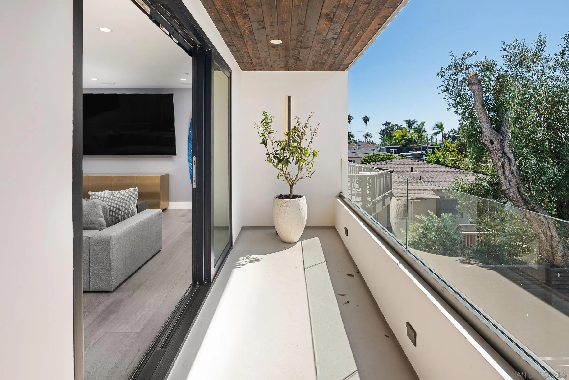 https://cdn.realtyfeed.com/cdn/127/260023065/e5df6921d17e9d7f6addbd210ca062e9.webp