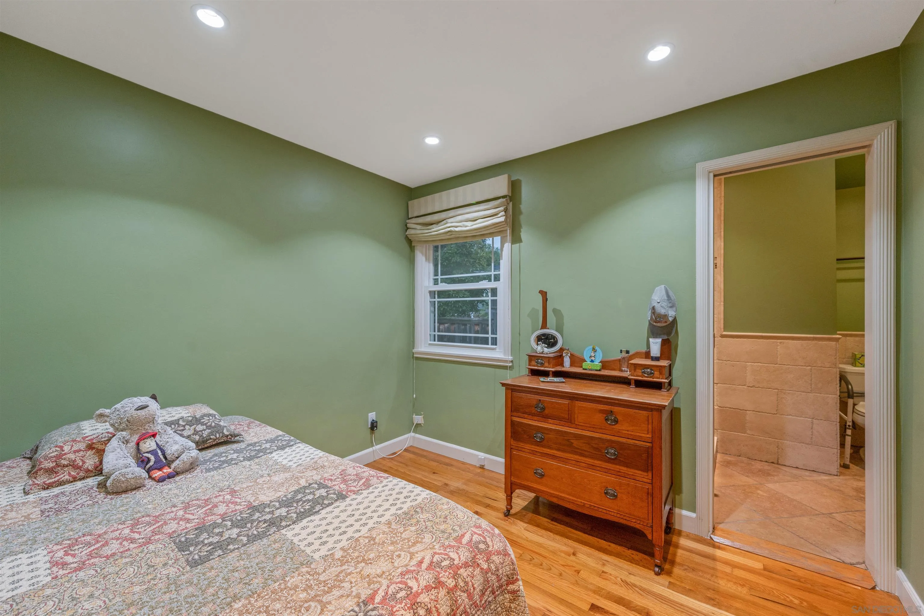 https://cdn.realtyfeed.com/cdn/127/260023066/04cc2c6e829b195ef4b76af31280632a.webp
