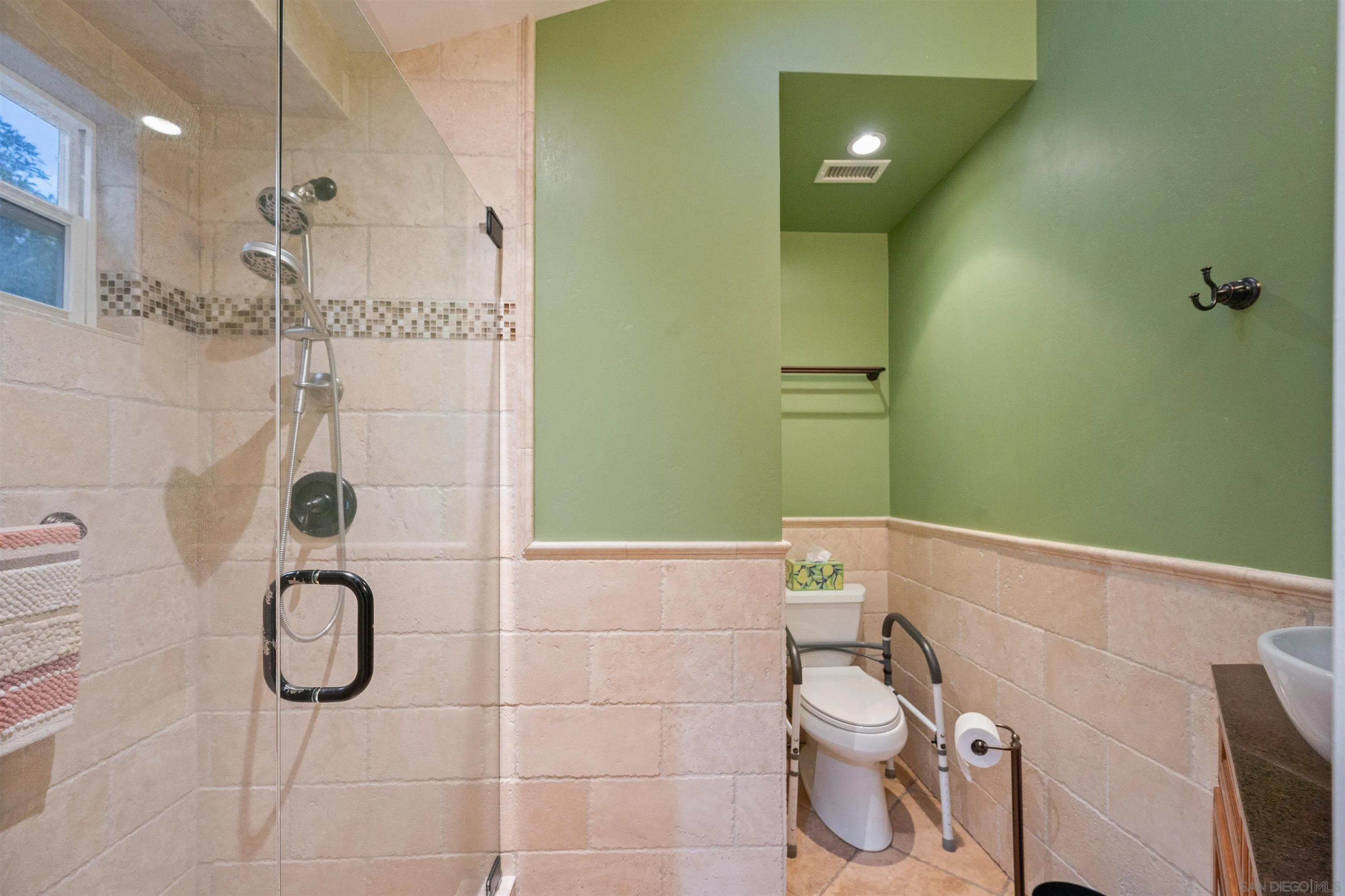 https://cdn.realtyfeed.com/cdn/127/260023066/1d275463d3872f446b6d3d32a1d99098.webp