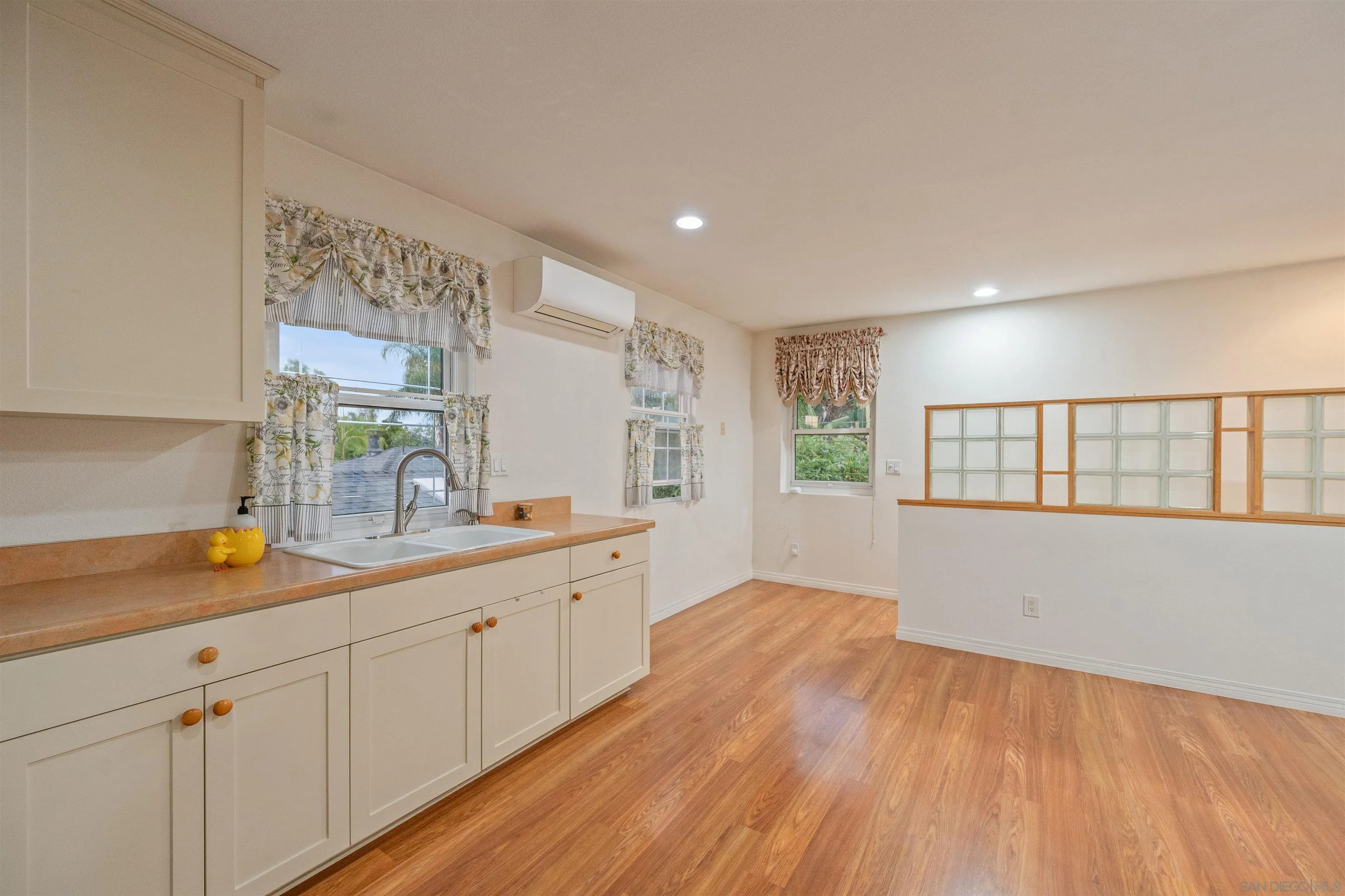 https://cdn.realtyfeed.com/cdn/127/260023066/5801cc24569ed59d12ecc0edee5a9990.webp
