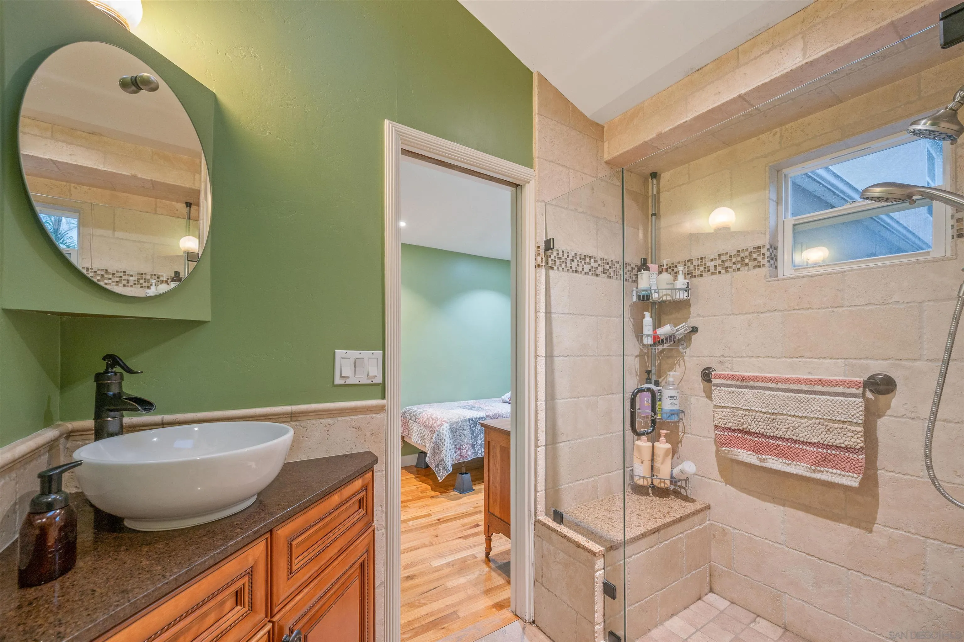 https://cdn.realtyfeed.com/cdn/127/260023066/583af1b46c8c312a58c16616a50bc301.webp