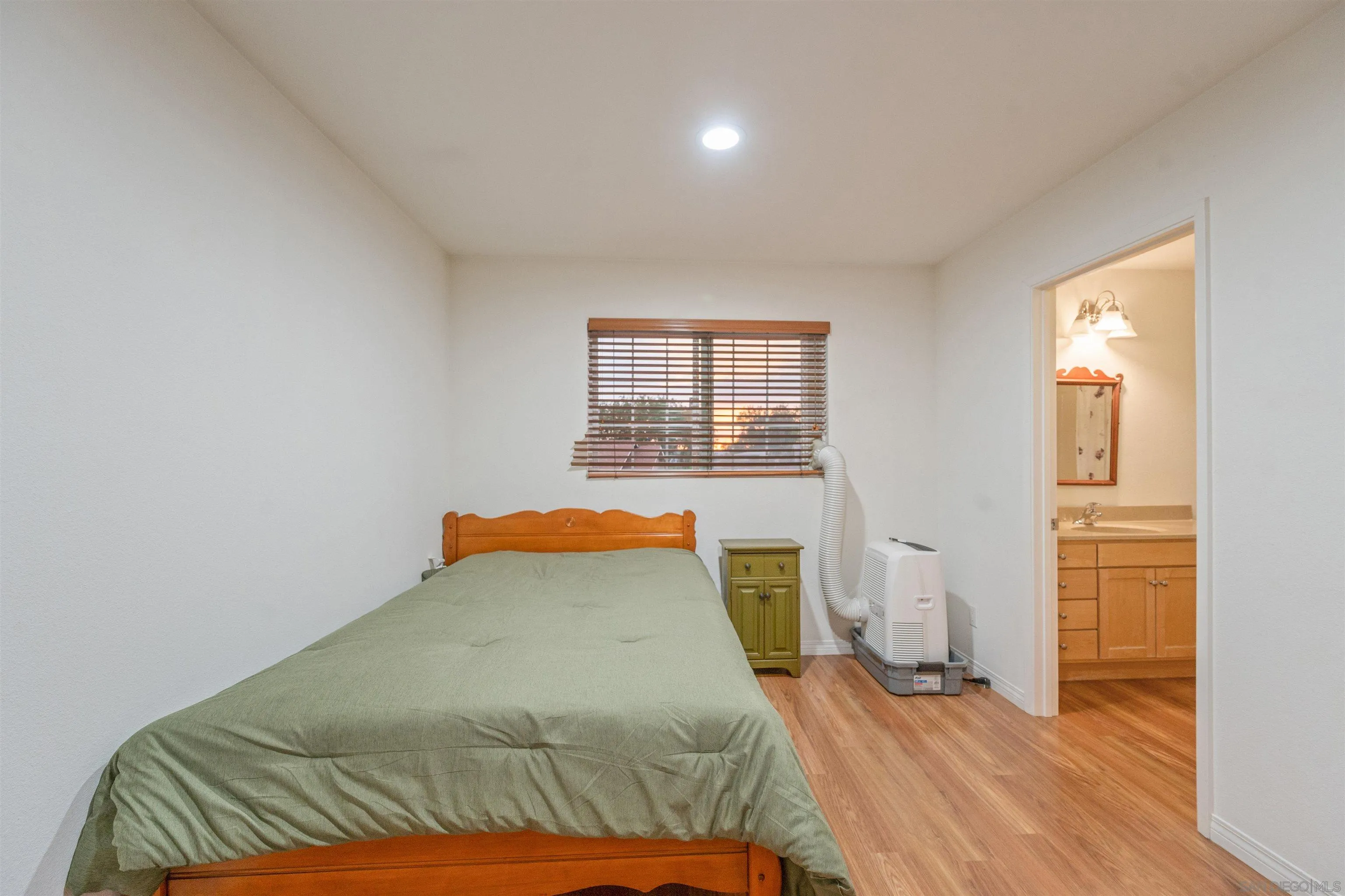 https://cdn.realtyfeed.com/cdn/127/260023066/7cb64ba90f548439f58a78e9432151fe.webp