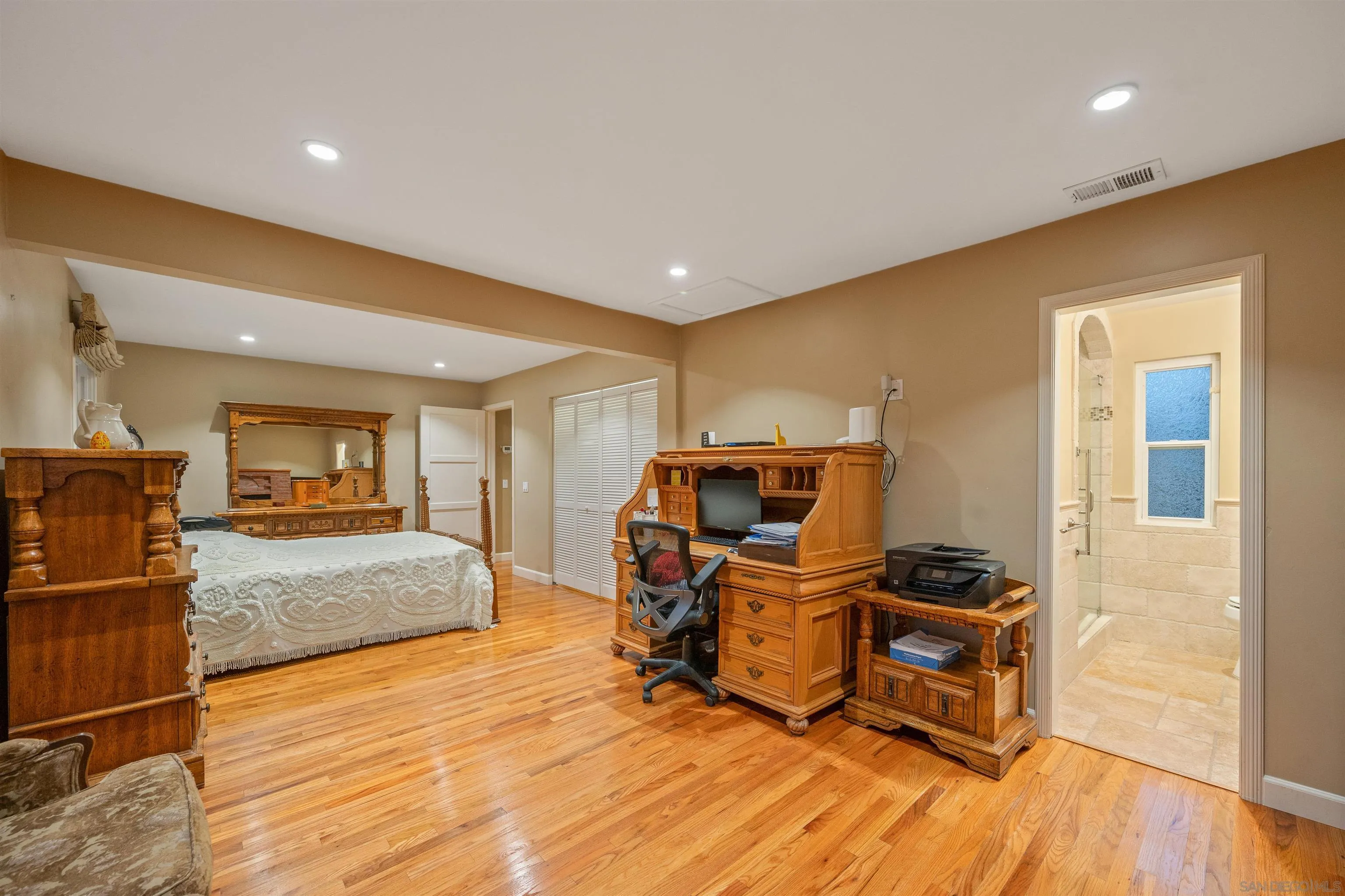 https://cdn.realtyfeed.com/cdn/127/260023066/abfc430aa57c976abbd63b06bbd57707.webp