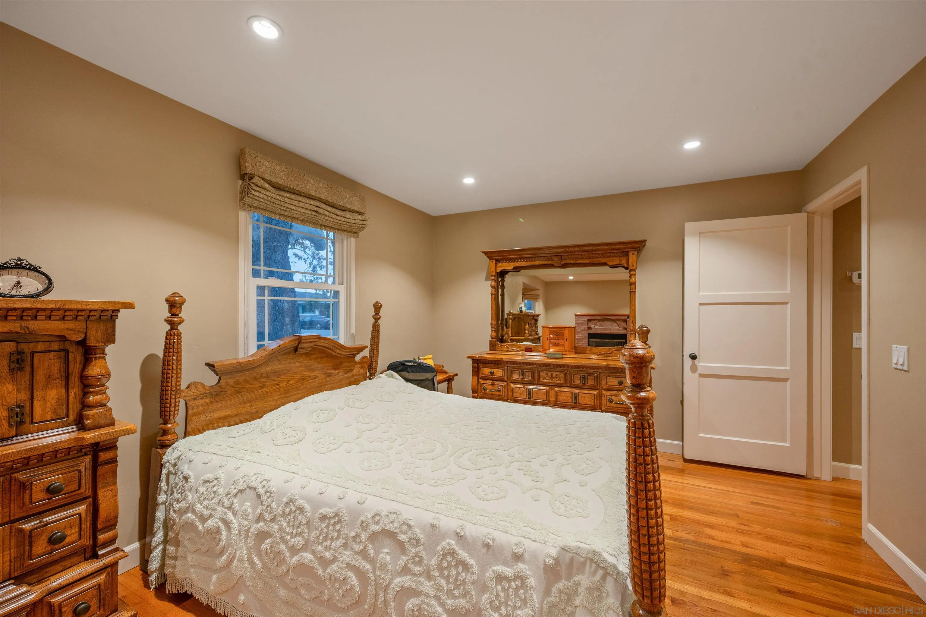 https://cdn.realtyfeed.com/cdn/127/260023066/bce95cef83bd72cdaf80c653b5cac092.webp