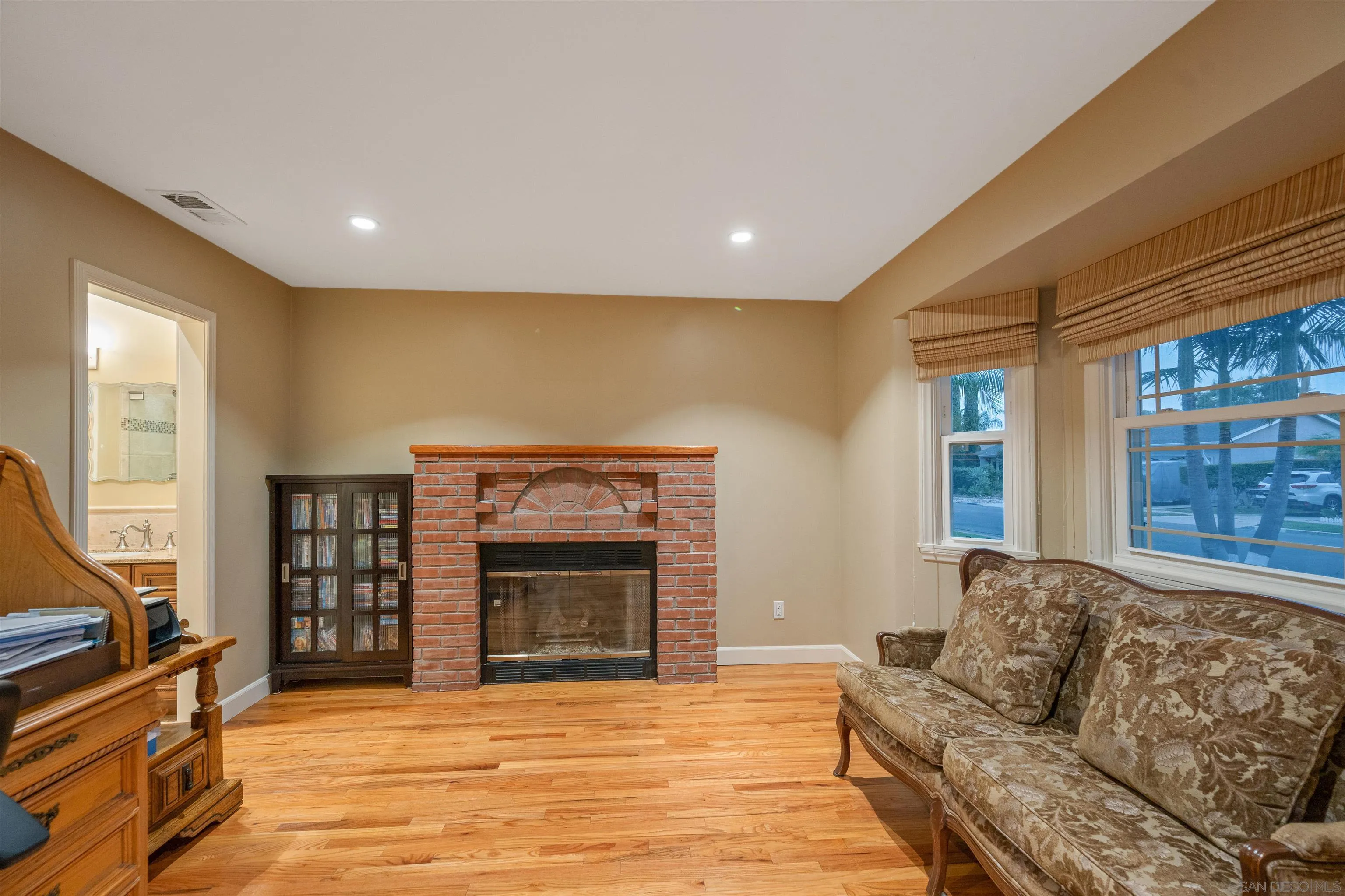 https://cdn.realtyfeed.com/cdn/127/260023066/cc1c08ccb1b12e7f60c3ca381c4ca156.webp