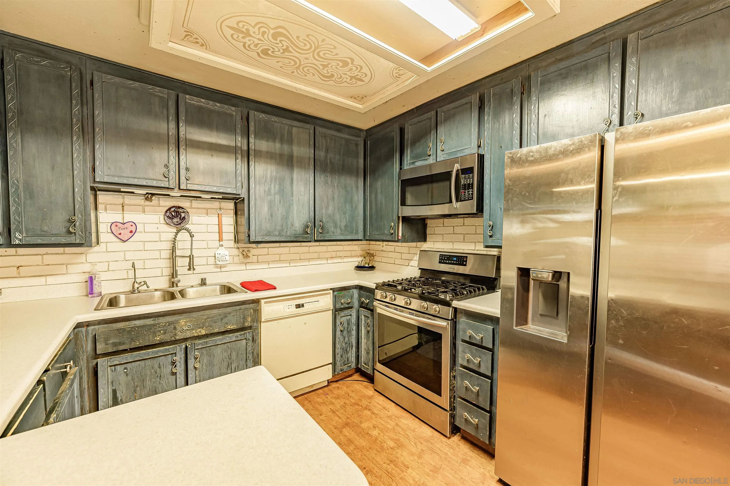 https://cdn.realtyfeed.com/cdn/127/260023070/ca20974f0fb0f1e18393fd0deba55bc3.webp