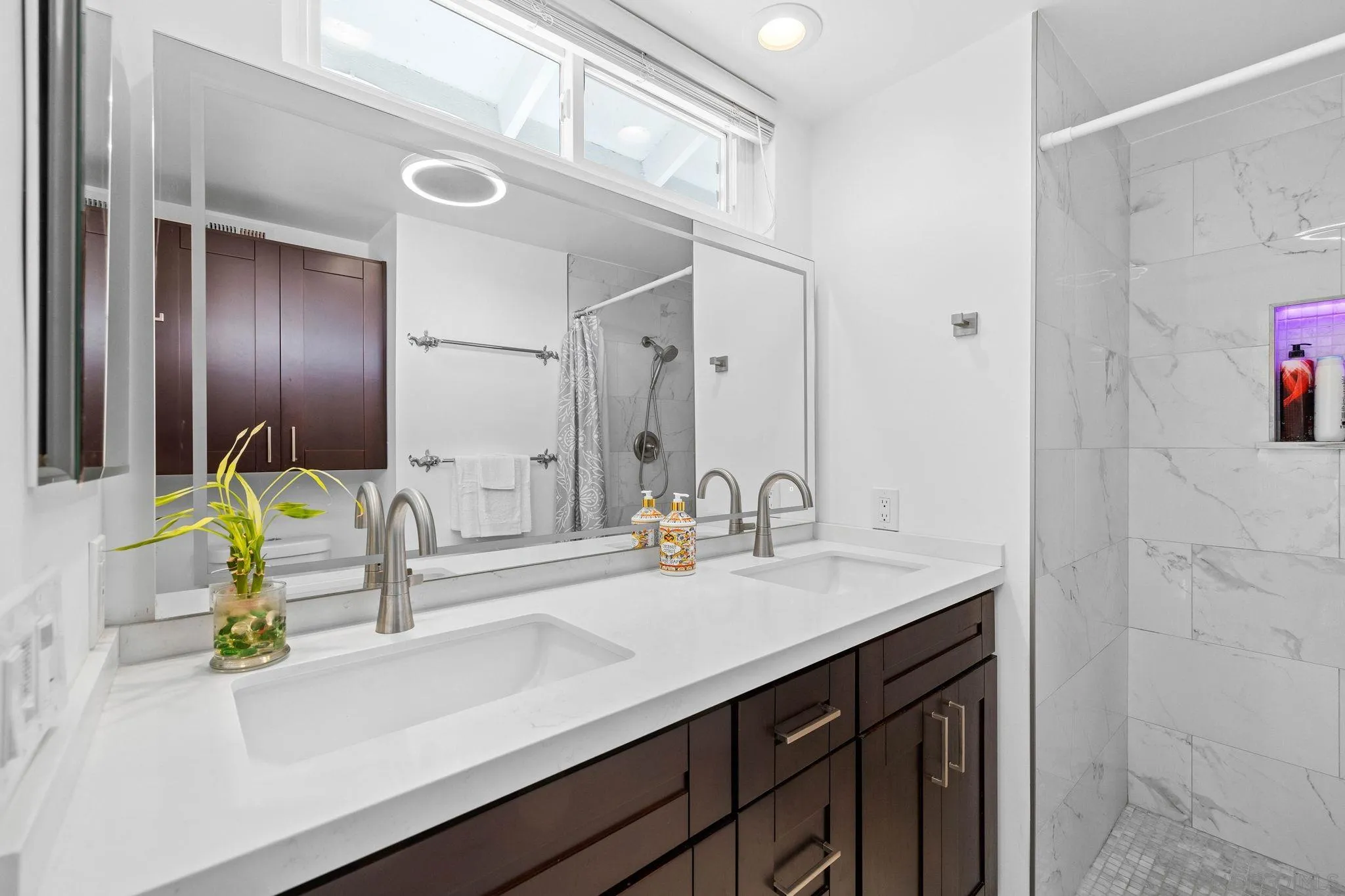 https://cdn.realtyfeed.com/cdn/127/260023076/1c77d6099ba3942b7589ca503b733e45.webp