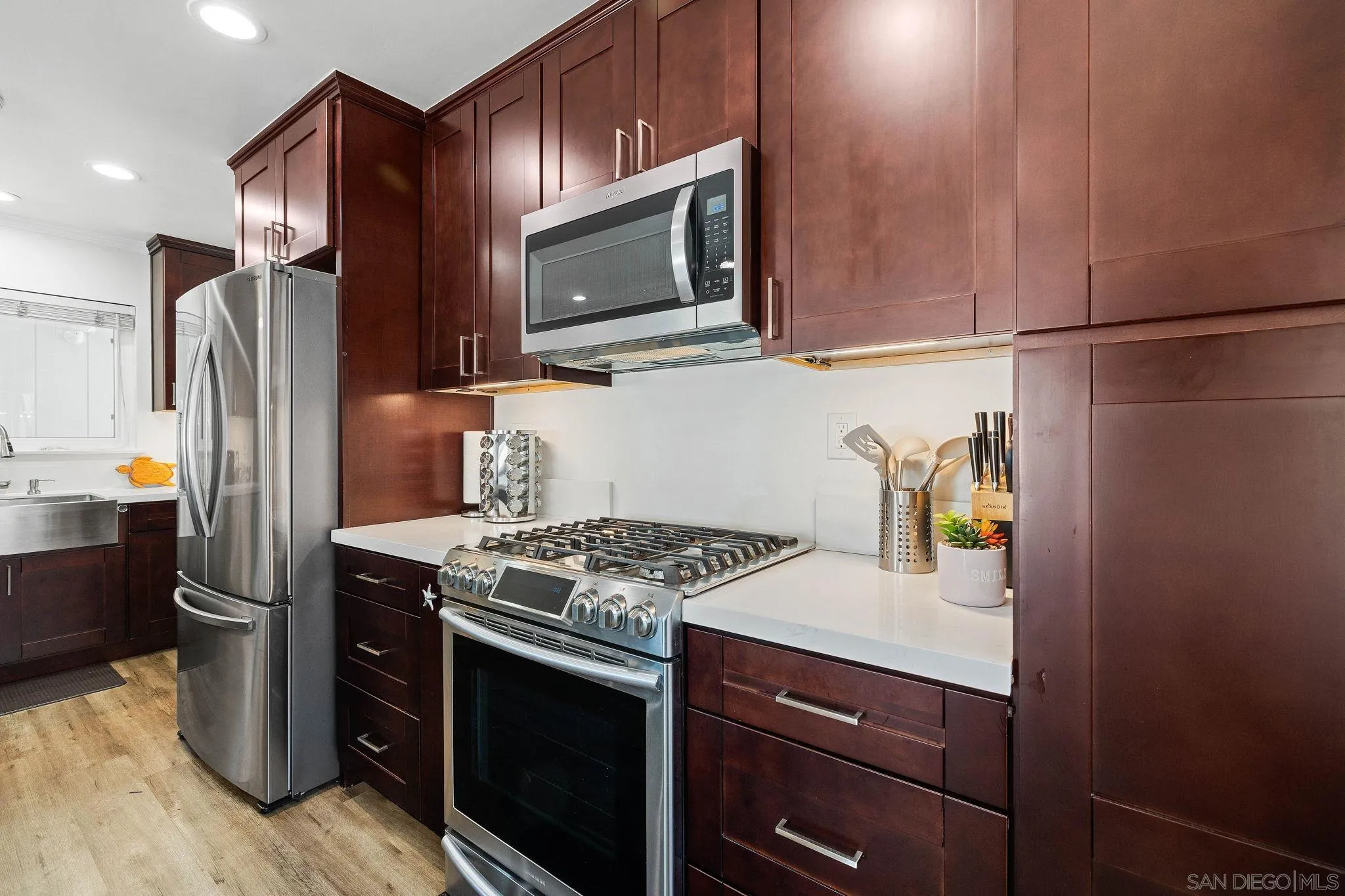 https://cdn.realtyfeed.com/cdn/127/260023076/85fc868d2d56143e7ddf7d7fc42703ee.webp