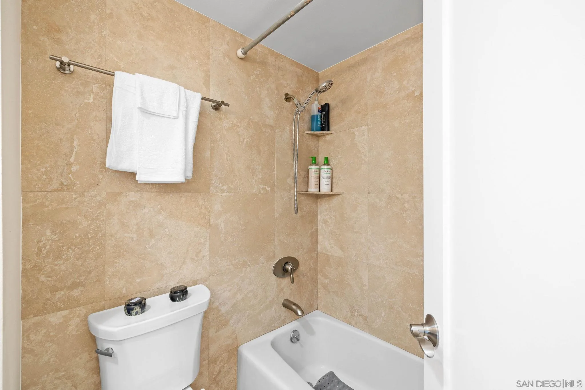https://cdn.realtyfeed.com/cdn/127/260023076/9019ca64acd8e2cb90c7e0c74dbe95ff.webp
