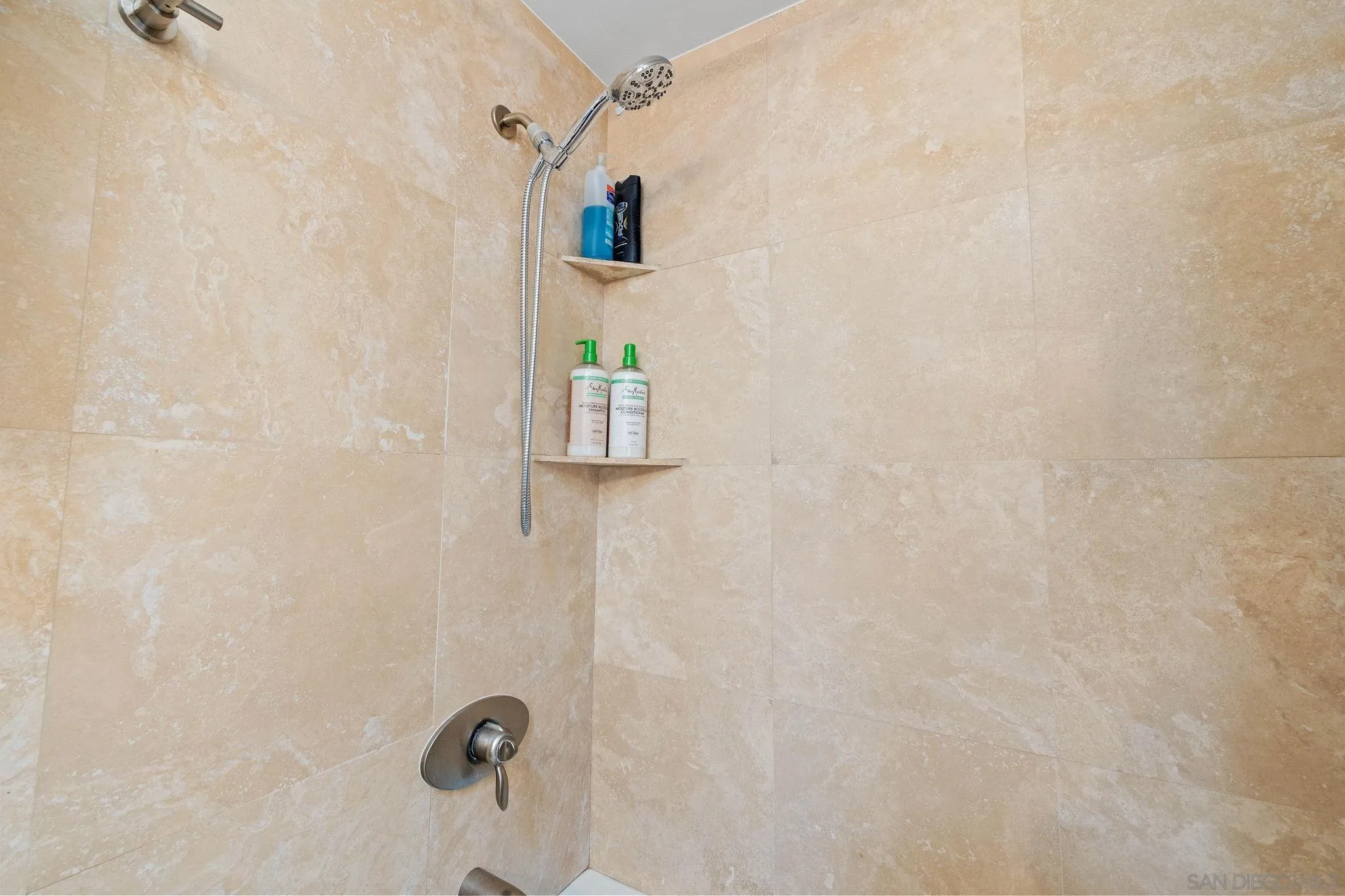https://cdn.realtyfeed.com/cdn/127/260023076/fb2afc1e4d3600344c37ebb5db891a46.webp